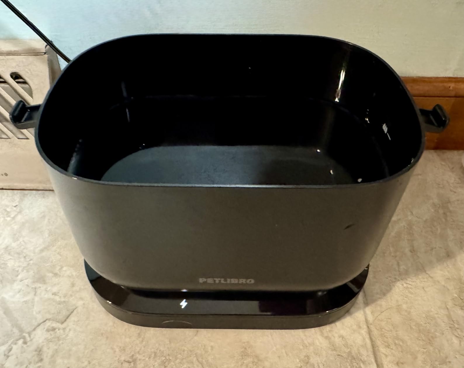 PETLIBRO Cat Water Fountain, Cordless Pet Water Fountain Battery Operated, 2.5L/84oz Dockstream Water Fountains for Cats Indoor, Cat Fountain with Stainless Steel Tray, Easy to Clean BPA-Free customer photo 1