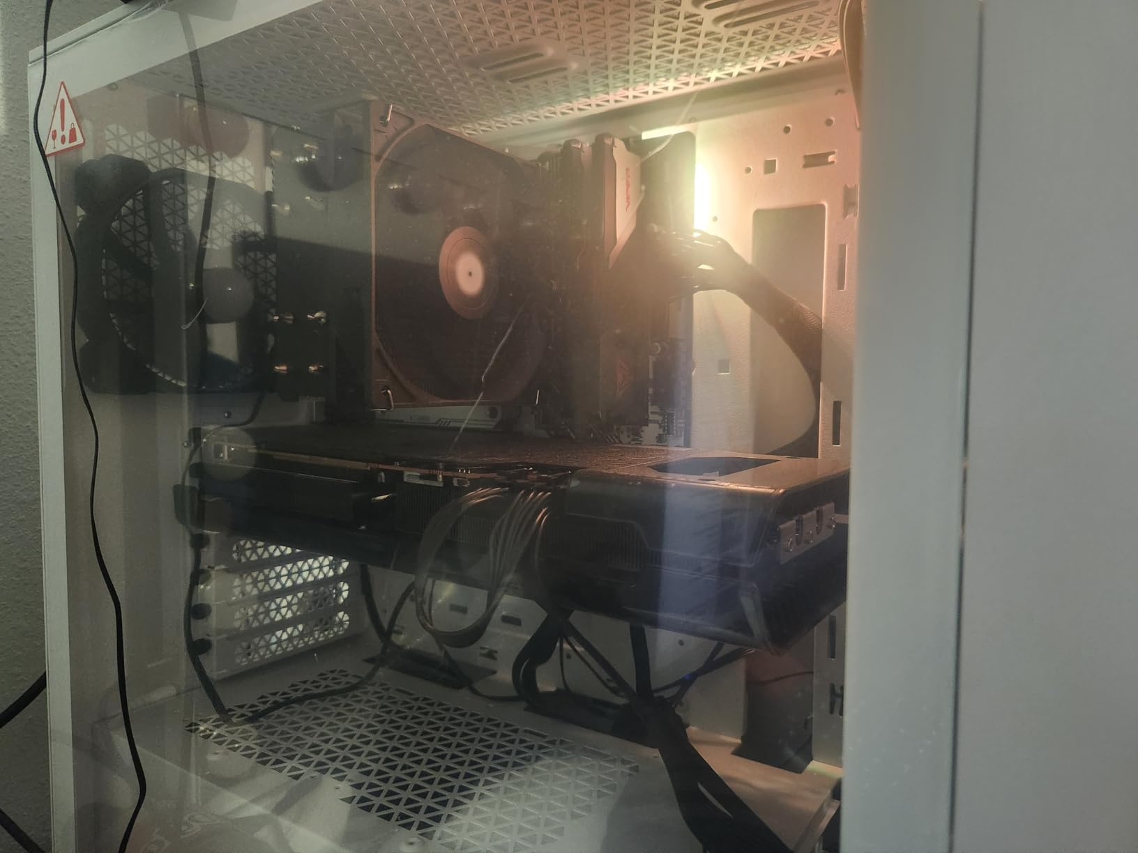 Corsair 3000D Airflow Mid-Tower PC Case - 3-Pin Fans - Four-Slot GPU Support - Fits up to 8X 120mm Fans - High-Airflow Design - White customer photo 1
