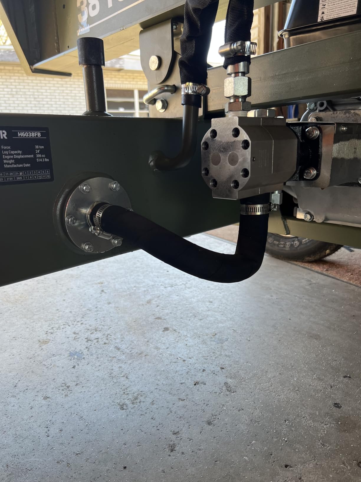 38 Ton Log Splitter-Full Boar Engine 306cc (49 State) customer photo 1