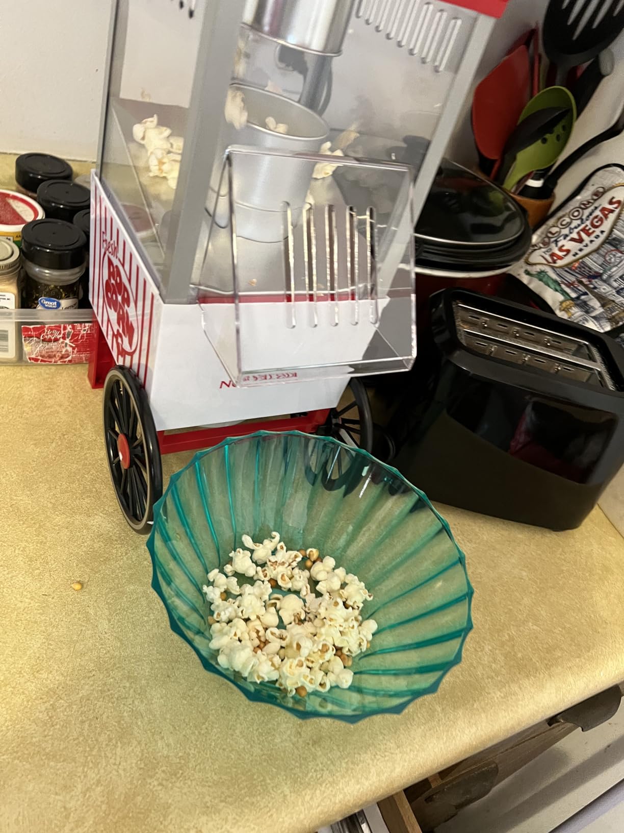 Nostalgia Vintage Hot-Air Popcorn Maker Machine - Makes Up to 12 Cups - Oil-Free - Healthier Popcorn - Classic Stand-Up Cart With Wheels - Includes Kernel Measuring Cup - Black customer photo 2