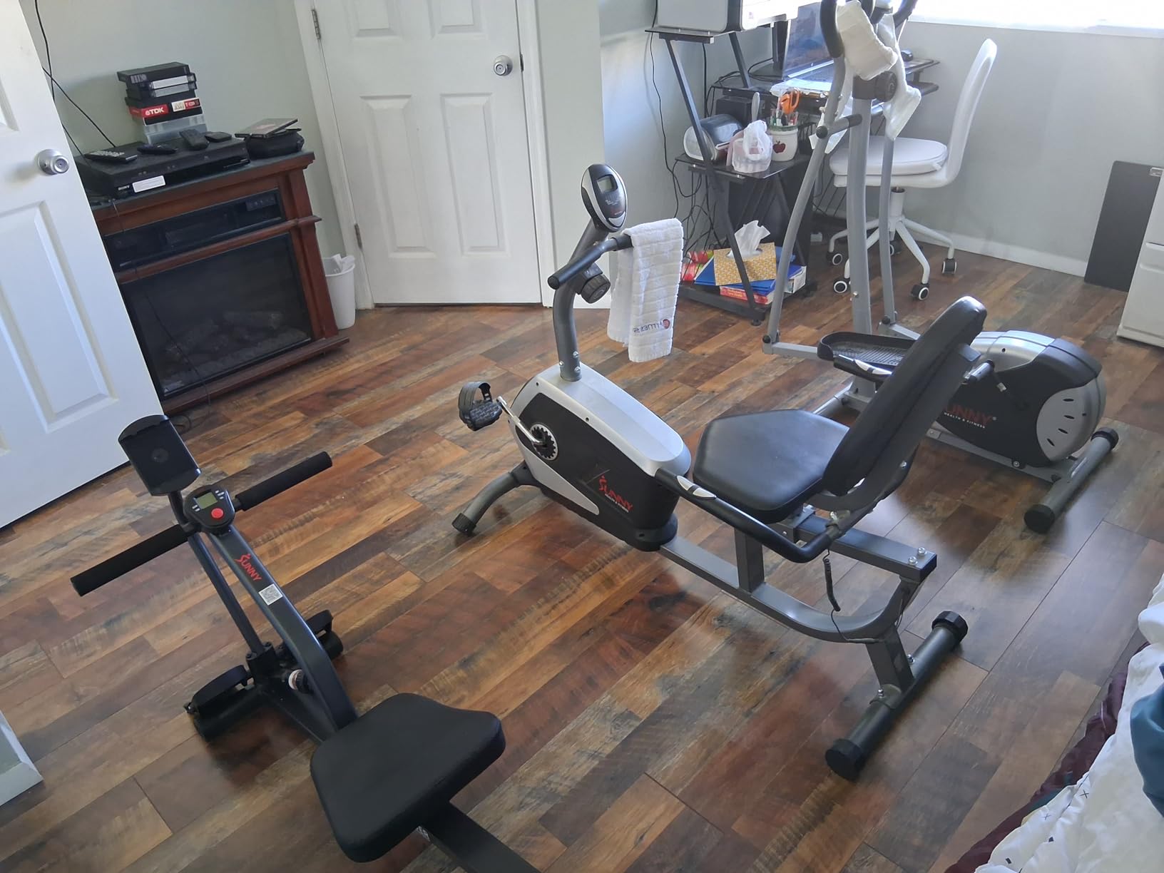 Sunny Health & Fitness Compact Adjustable Rowing Machine with 12 Levels of Resistance for Complete Body Workouts and Optional Free SunnyFit App Enhanced Connectivity customer photo 1