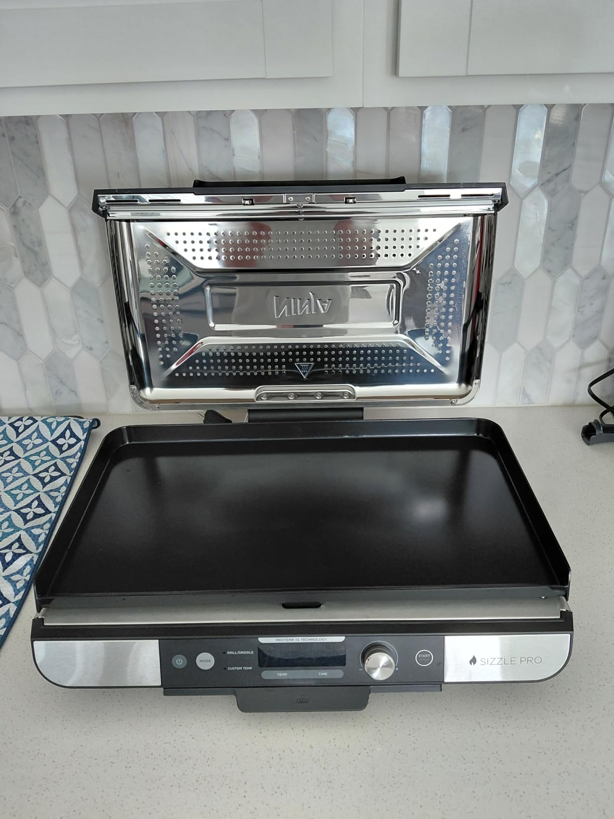 Ninja Sizzle Indoor Grill & Griddle, 14'', 500°F, Grey/Silver, GR101 customer photo 1