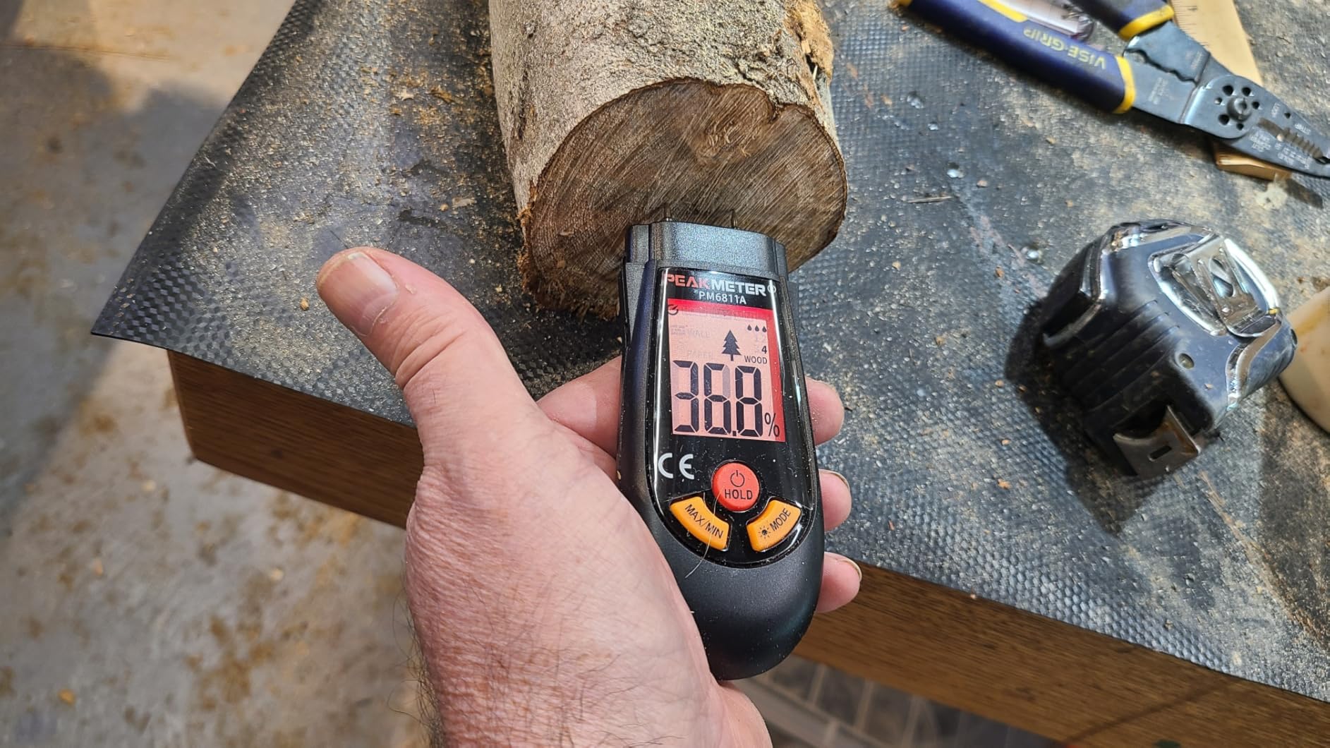 Wood Moisture Meter, with Battery and LCD Display, Suitable for Quick Determination of Moisture Content of Many Types of logs, Paper, Plywood, Plaster Walls, Floor coverings, etc. customer photo 2