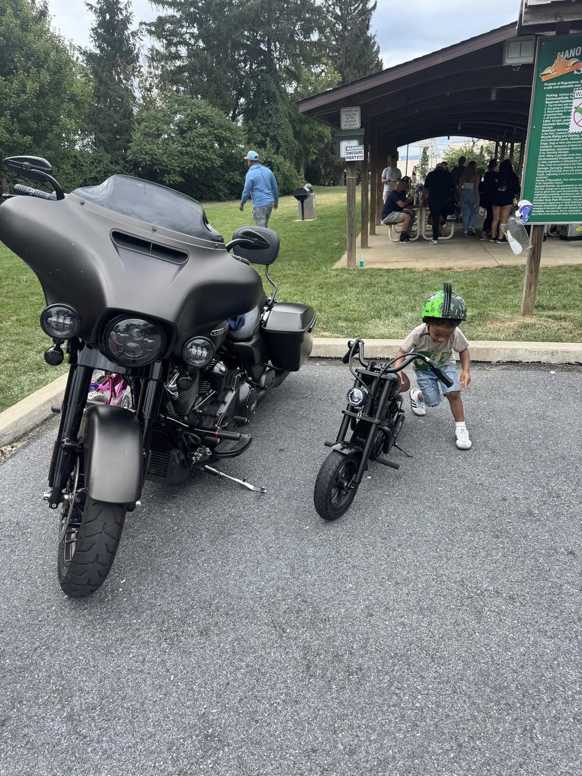Hyper GoGo Kids Electric Dirt Bike Motorcycle - Safe 10mph Ride-On Toy with Lights & Music - Up to 60 mins Battery - Adjustable Handlebars - Ideal Gift for Ages 3+(Orange) customer photo 2