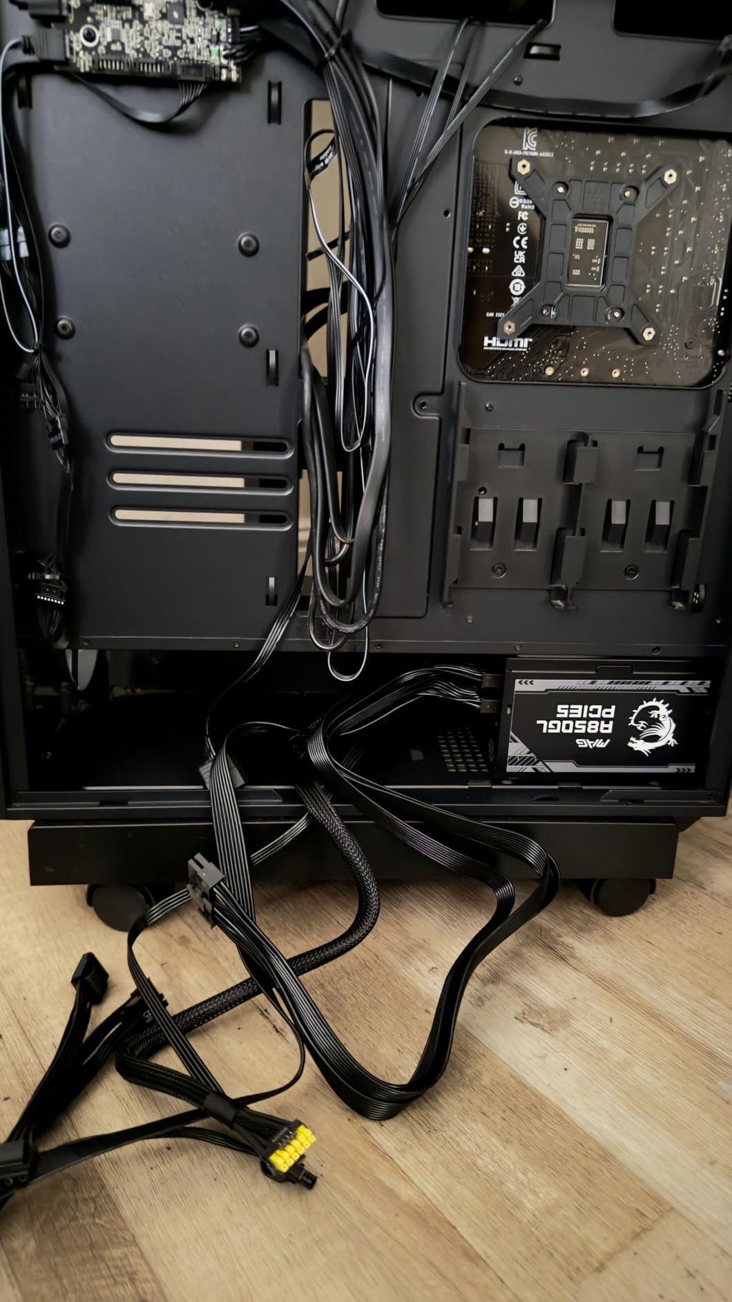 MSI MAG A750GL PCIE5, Fully Modular Compact Gaming 750W Power Supply, 80+ Gold, ATX 3.1 & PCIe 5.1 Ready, Native Dual-Color 12V-2x6 Cable, 10 Year Warranty customer photo 2