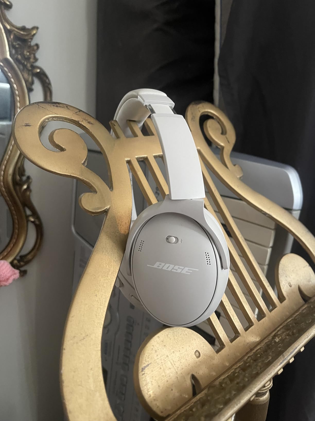Bose QuietComfort Headphones - Wireless Bluetooth Headphones, Active Over Ear Noise Cancelling and Mic, USB-C Charging, Deep Bass, Up to 24 Hours of Playtime, White Smoke customer photo 2