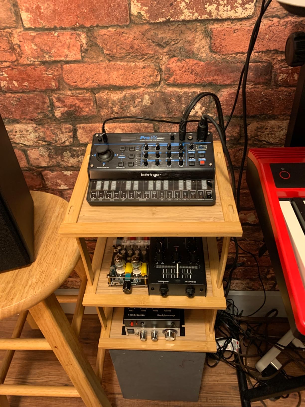 Behringer Pro VS Mini Portable 5-Voice Hybrid Synthesizer customer photo 2