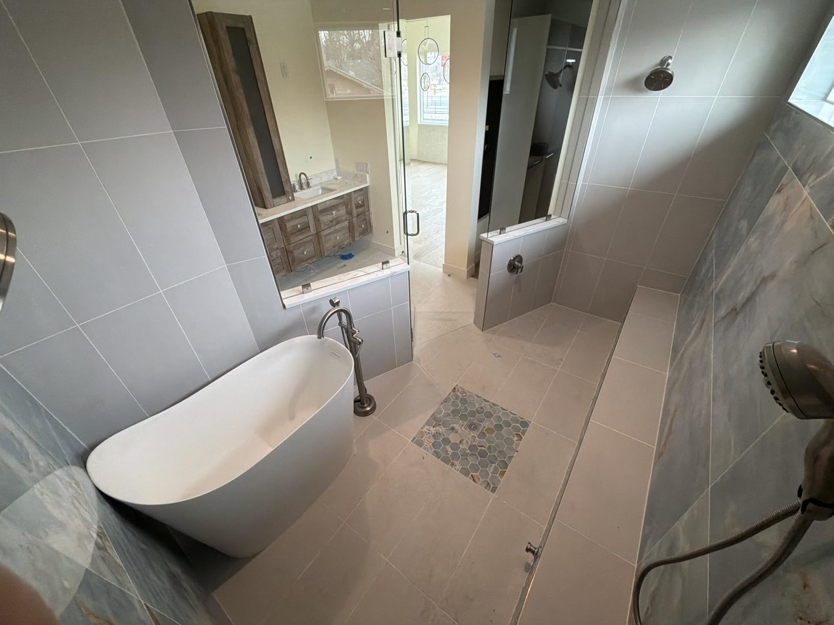 51'' Japanese Soaking Tub, Stone Resin Free Standing Tub | Deep Soaking Tub, Freestanding Bathtub with Overflow and Pop-up Drain - White customer photo 1