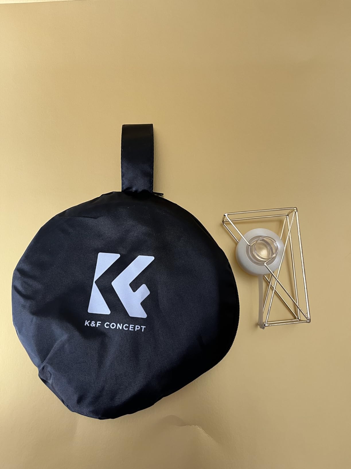 K&F CONCEPT 5-in-1 Light Reflector 32 inch(80cm) Photography Diffuser Collapsible Portable for Studio and Outdoor Lighting Gold Silver White Black Translucent - Photography Diffuser for Studio and Outdoor Lighting, Gold/Silver/White/Black/Translucent, LE02 customer photo 1