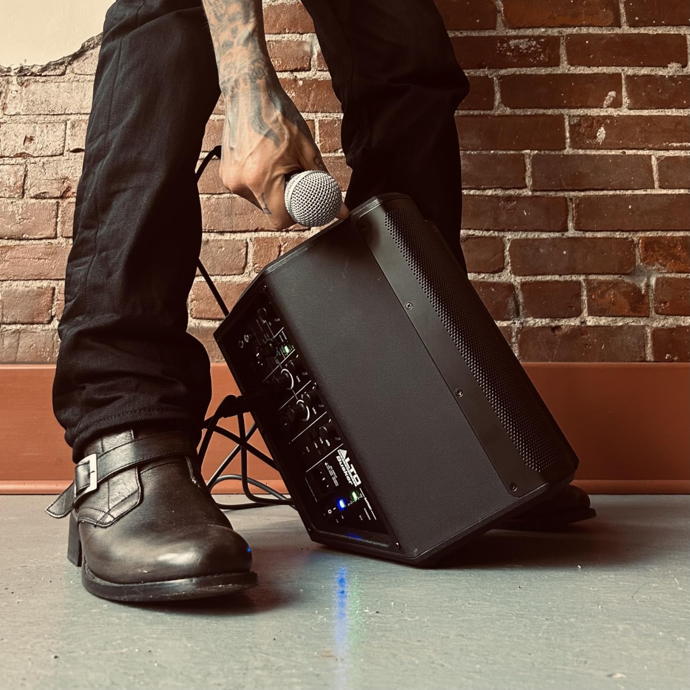 ALTO BUSKER 200W Portable PA Speaker System | Rechargeable Battery, Bluetooth, 3-Channel Mixer, Alesis FX, App Control, and USB Charging customer photo 2
