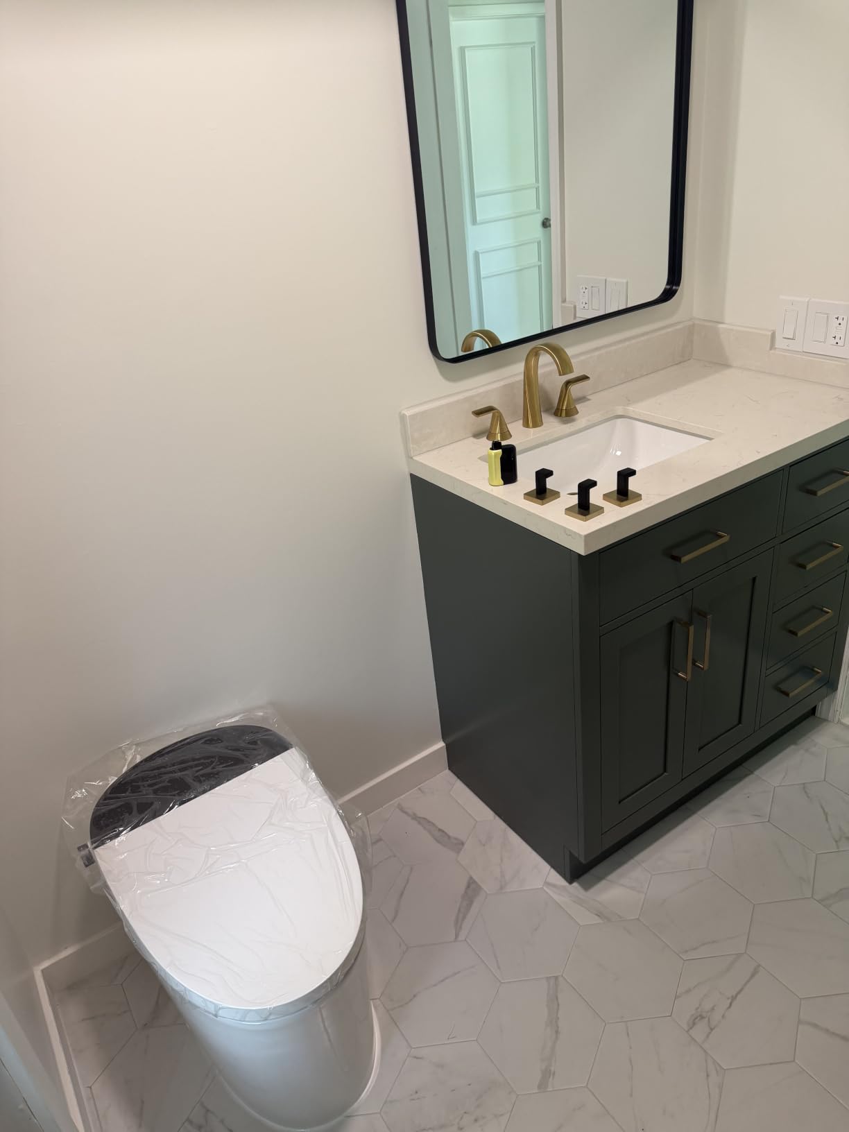 CANEST Smart Toilet, Smart Toilet with Bidet Built in, ADA Comfort Height, Intelligent Temp Control, Foot Sensor Operation, Warm Water, Heated Seat, Air Dryer, Digital Display (TC-100GE) customer photo 2