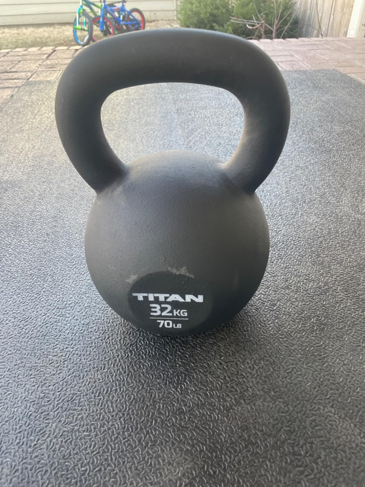 Titan Fitness Cast Iron Kettlebell, Single Piece Casting, KG and LB Markings, Full Body Workout customer photo 2