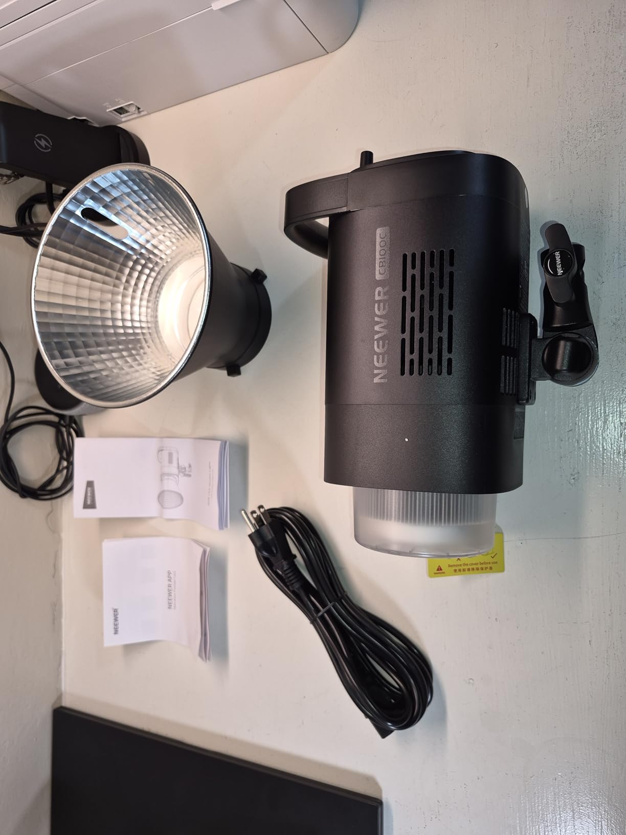 NEEWER CB100C 130W RGB LED Video Light, APP/2.4G Control 360° Full Color 2700K-6500K 27000lux/m COB Bowens Mount Silent Continuous Output Lighting TLCI/CRI97+ 17 Scenes for Video Recording Photography customer photo 1