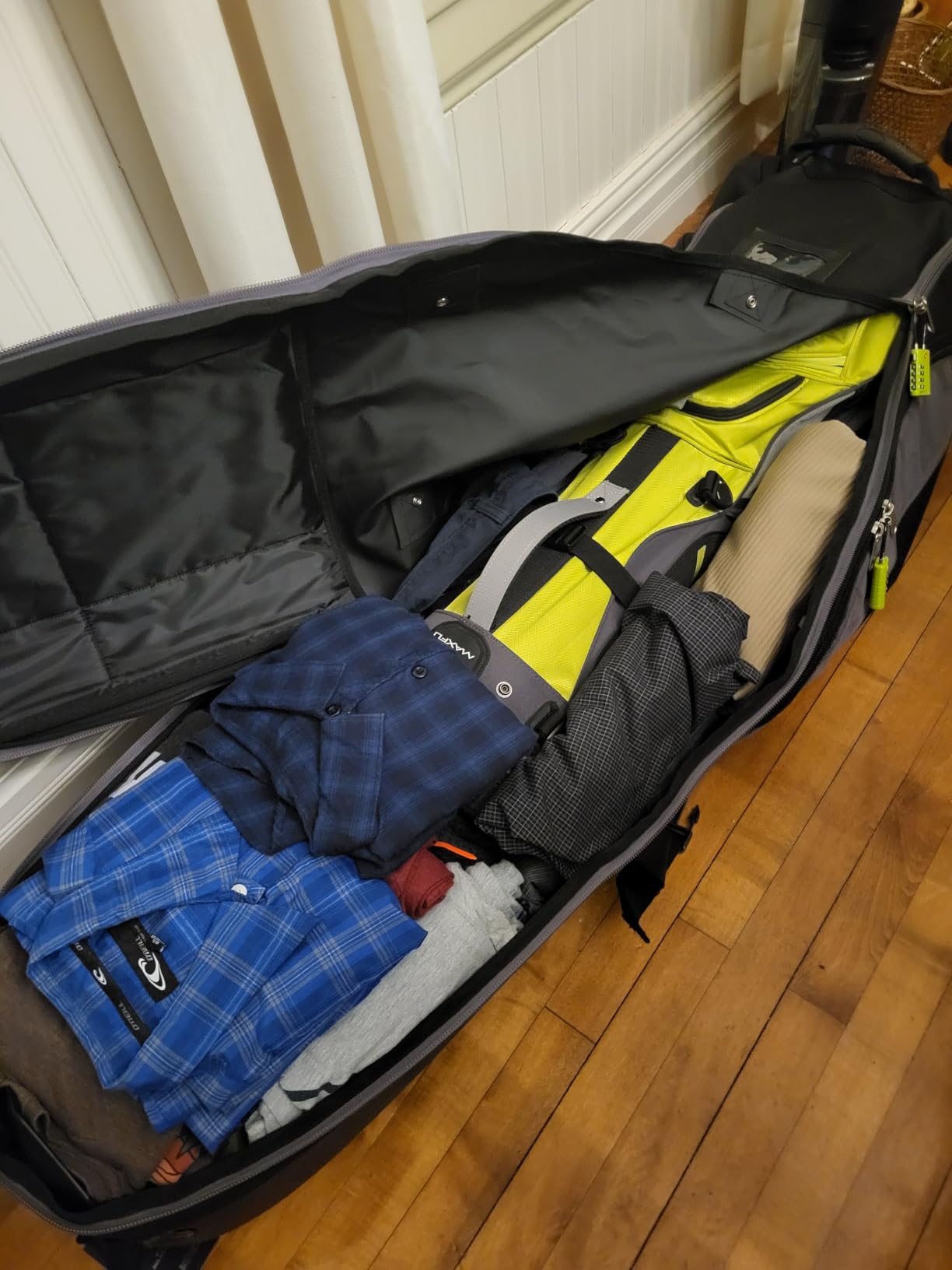 CaddyDaddy Enforcer Golf Travel Bag - Crush Resistant Hard Top Protection, 18 Month Full Replacement Coverage, Durable Thick Nylon, Wheels, Lockable XL Zippers customer photo 1
