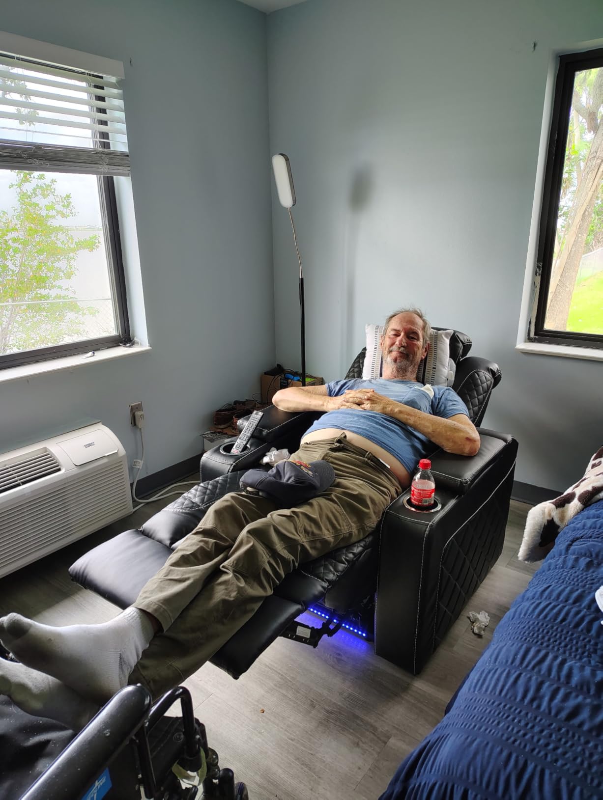 Electric Power Recliner Chair with Ambient Lighting, Faux Leather Dual Motor Power Home Theater Seating with Adjustable Headrest, Hidden Arm Storage, Cup Holders, USB Ports (Single, Black) customer photo 2
