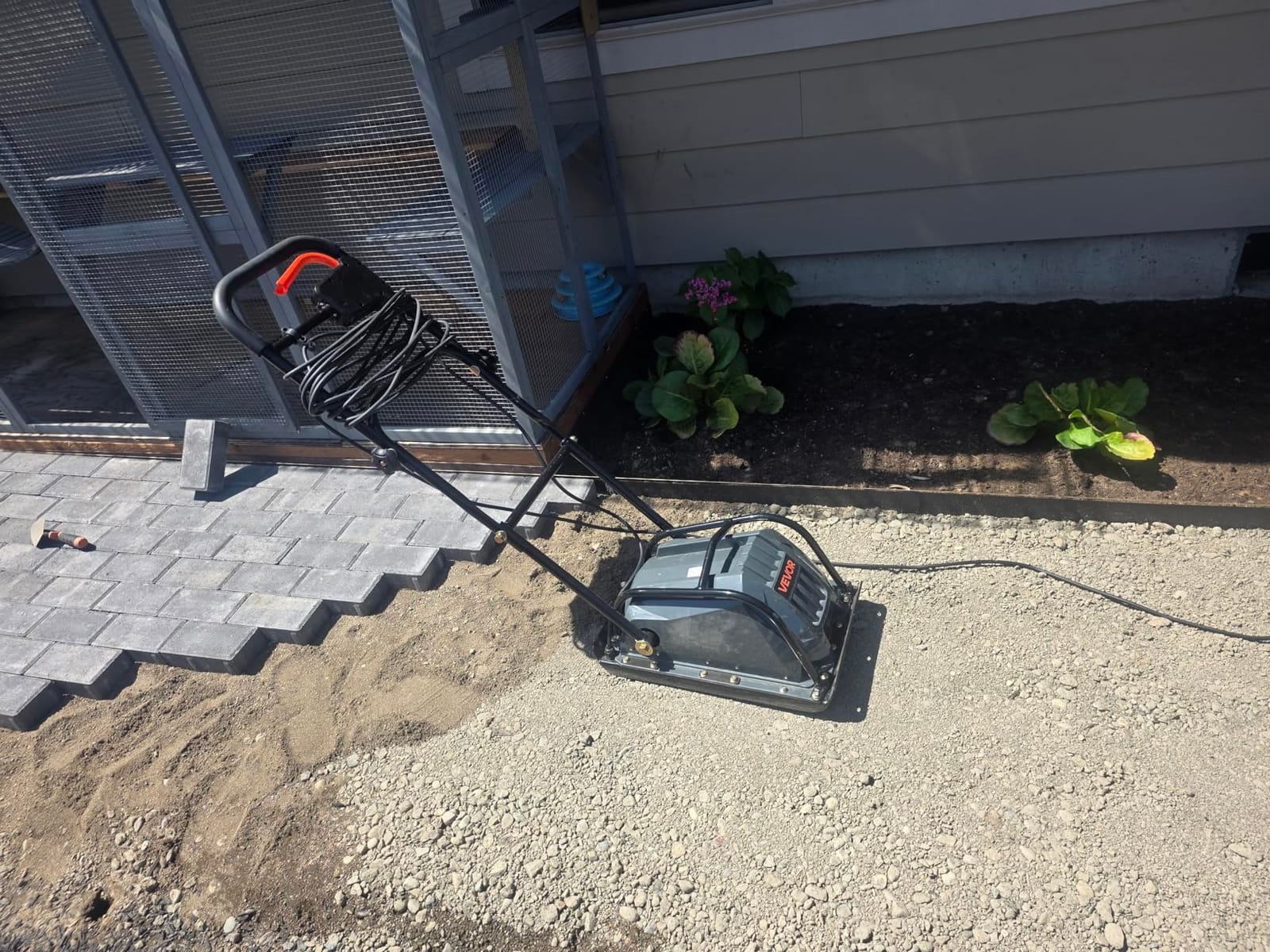 VEVOR Plate Compactor, 6.5 HP 196cc Gas Engine, 2360 lbs Compaction Force | 22.1 x 15.9 in Plate, Heavy-Duty 5600 VPM Power Jumping Jack Vibratory Tamper for Walkways, Asphalt, Pavers, and Landscaping customer photo 1