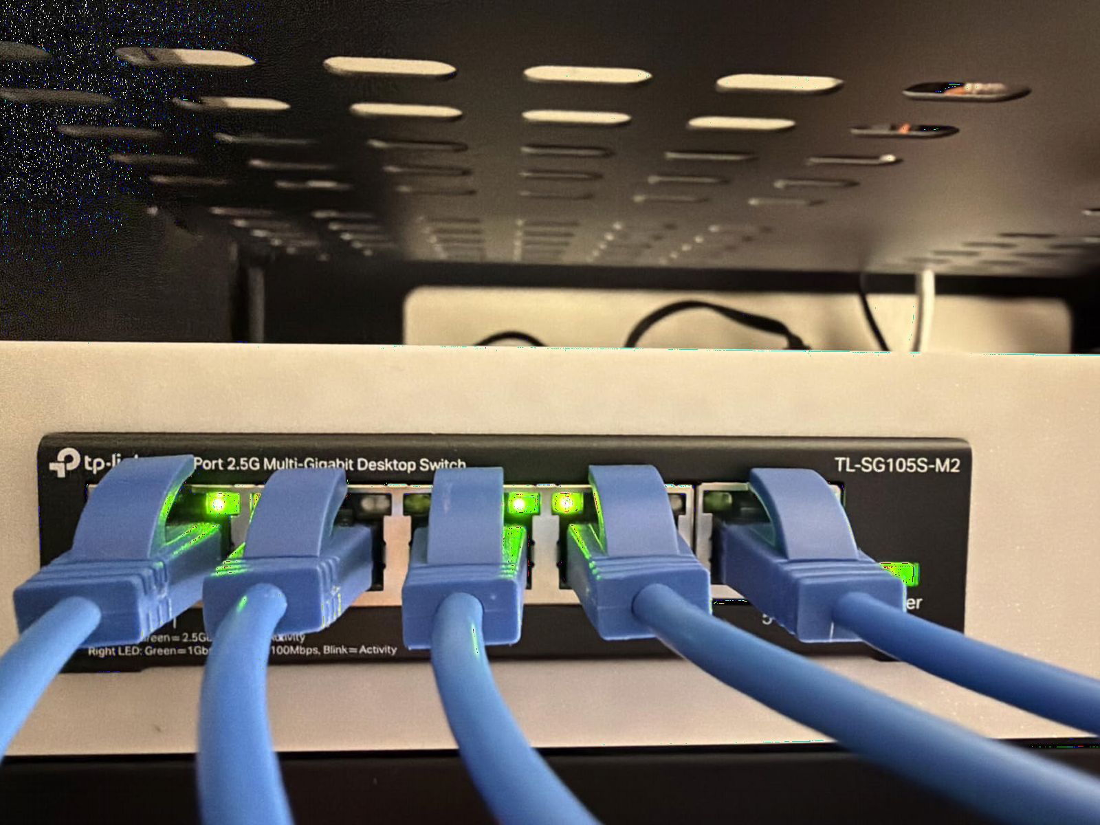TP-Link TL-SG105S-M2, 5 Port Multi-Gigabit 2.5G Unmanaged Ethernet Switch | Ethernet Splitter, Plug & Play, Desktop/Wall Mount, Silent Operation customer photo 1