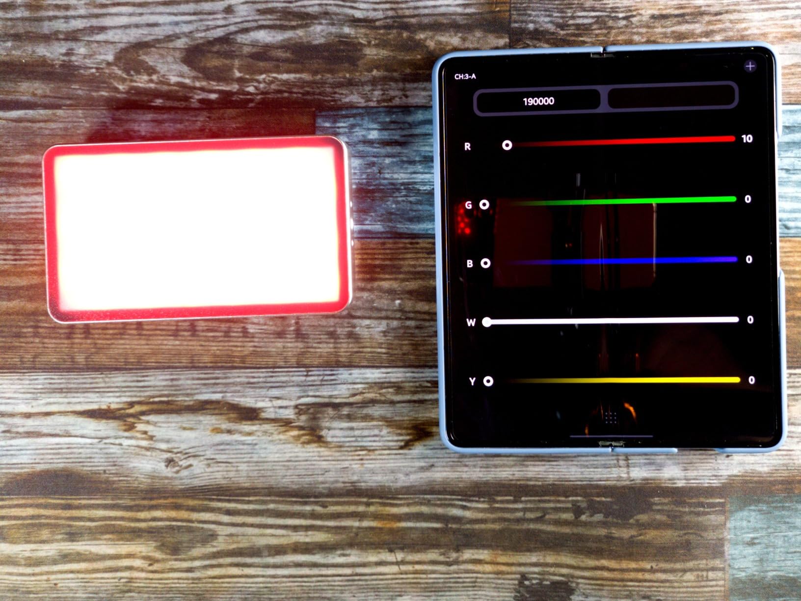 VILTROX 6000mAh On Camera LED Light, APP Control RGB Video Light, All Metal RGB Portable LED Photography Lighting, Led Camera Light Panel for Video Recording (Retro 08X) customer photo 1
