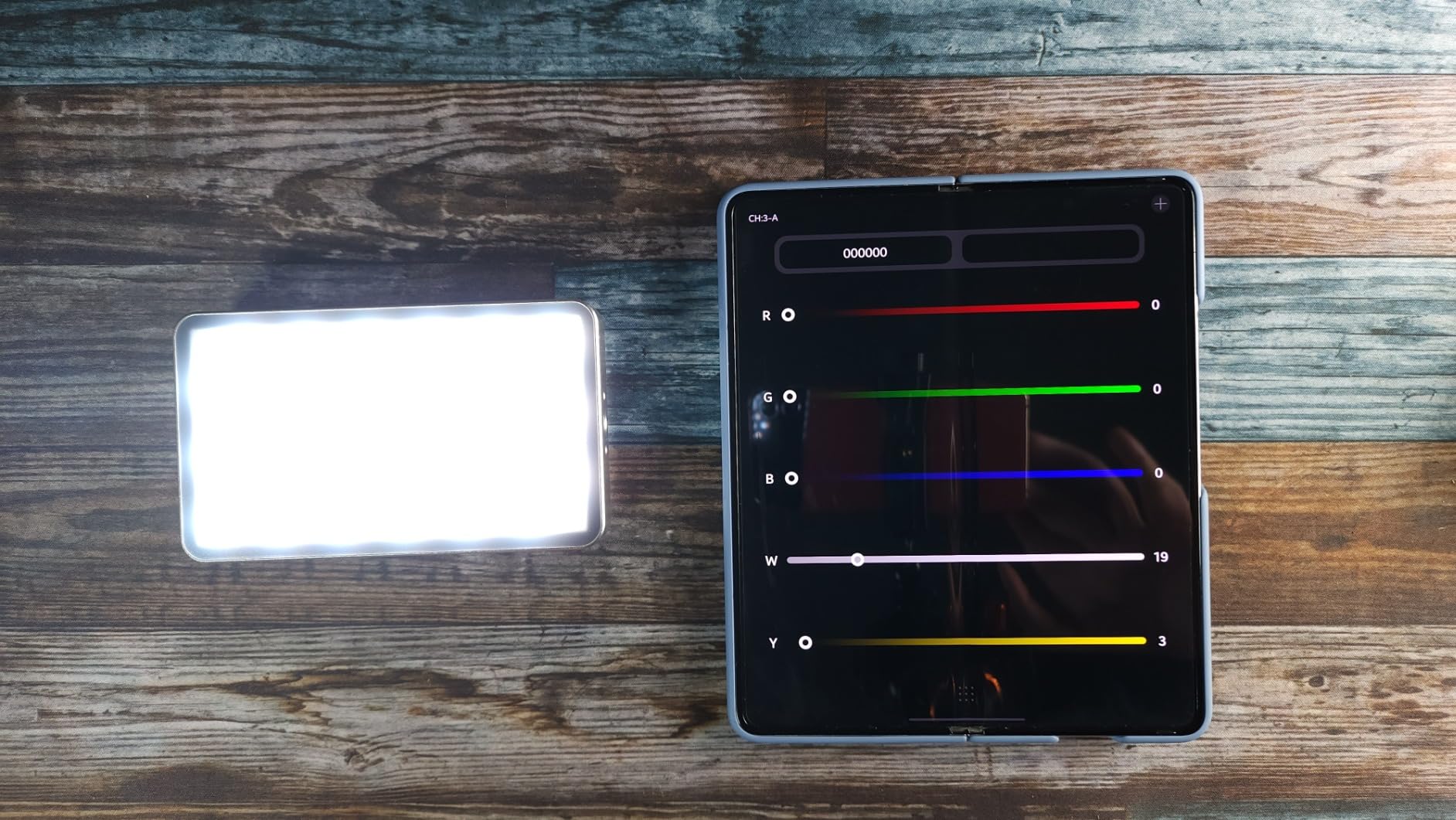 VILTROX 6000mAh On Camera LED Light, APP Control RGB Video Light, All Metal RGB Portable LED Photography Lighting, Led Camera Light Panel for Video Recording (Retro 08X) customer photo 2