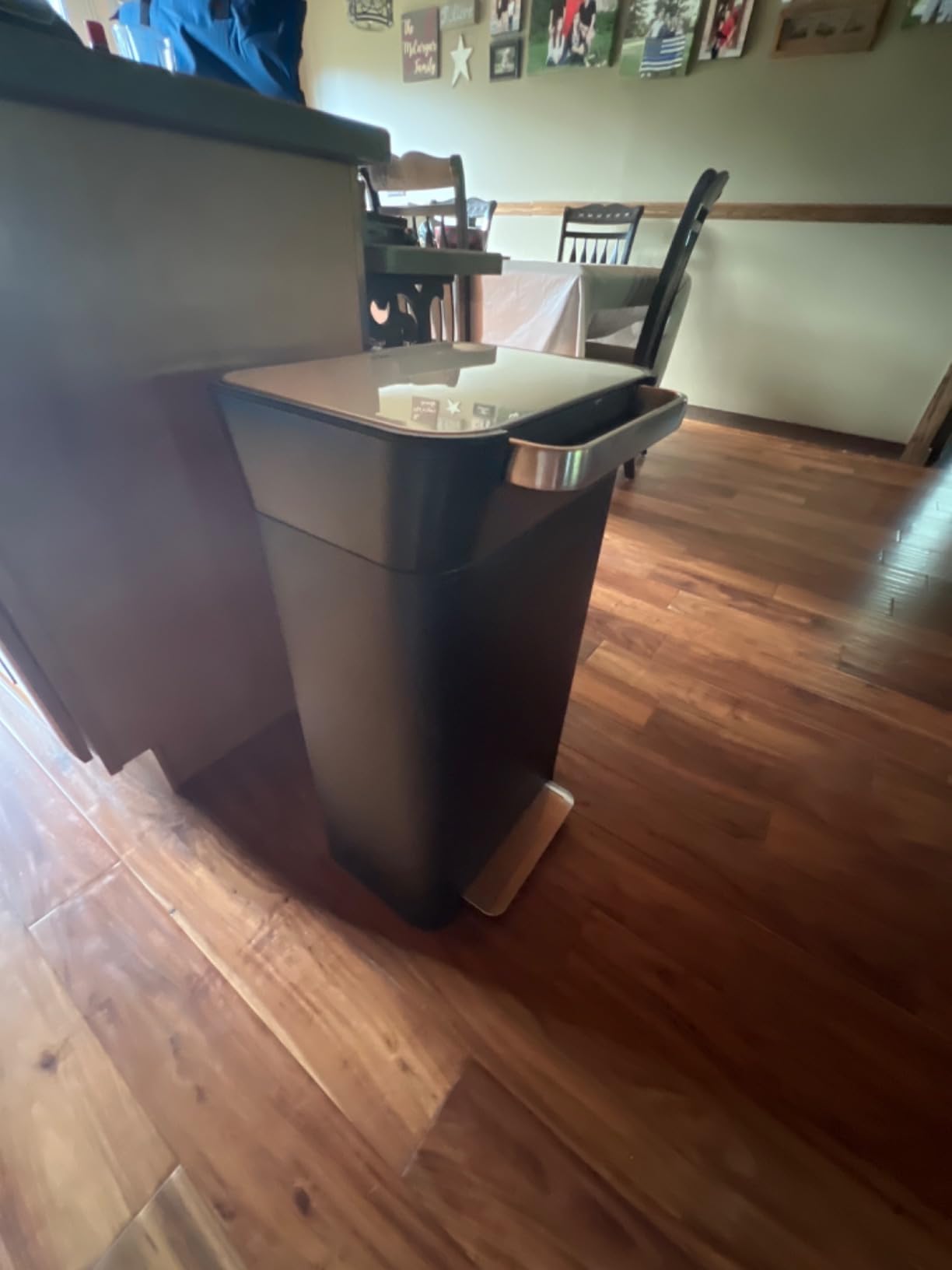 Joseph Joseph Intelligent Waste Titan Trash Can Compactor with Odor Filter, Compacts up to 3x trash, 30L/7.9 Gallons, Black customer photo 2