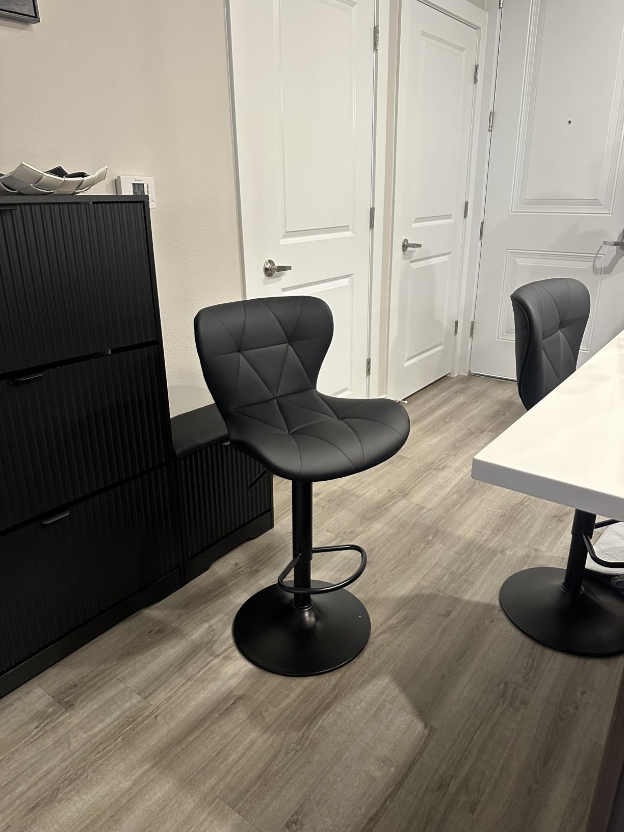 Nalupatio Modern Bar Stools Set of 2, Adjustable Faux Leather Upholstered Swivel Bar Stools, Counter Height Bar Chairs with Back for Kitchen Island, Black customer photo 2