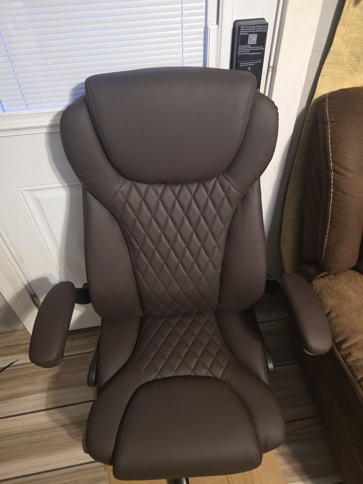 amseatec Big and Tall Office Chair with Footrest, Lumbar Support, Black | Ergonomic Leather High Back, Infinite Lock Reclining 90-135°, 20 Spring Packs, 300lbs Capacity, Executive Desk Chair customer photo 1