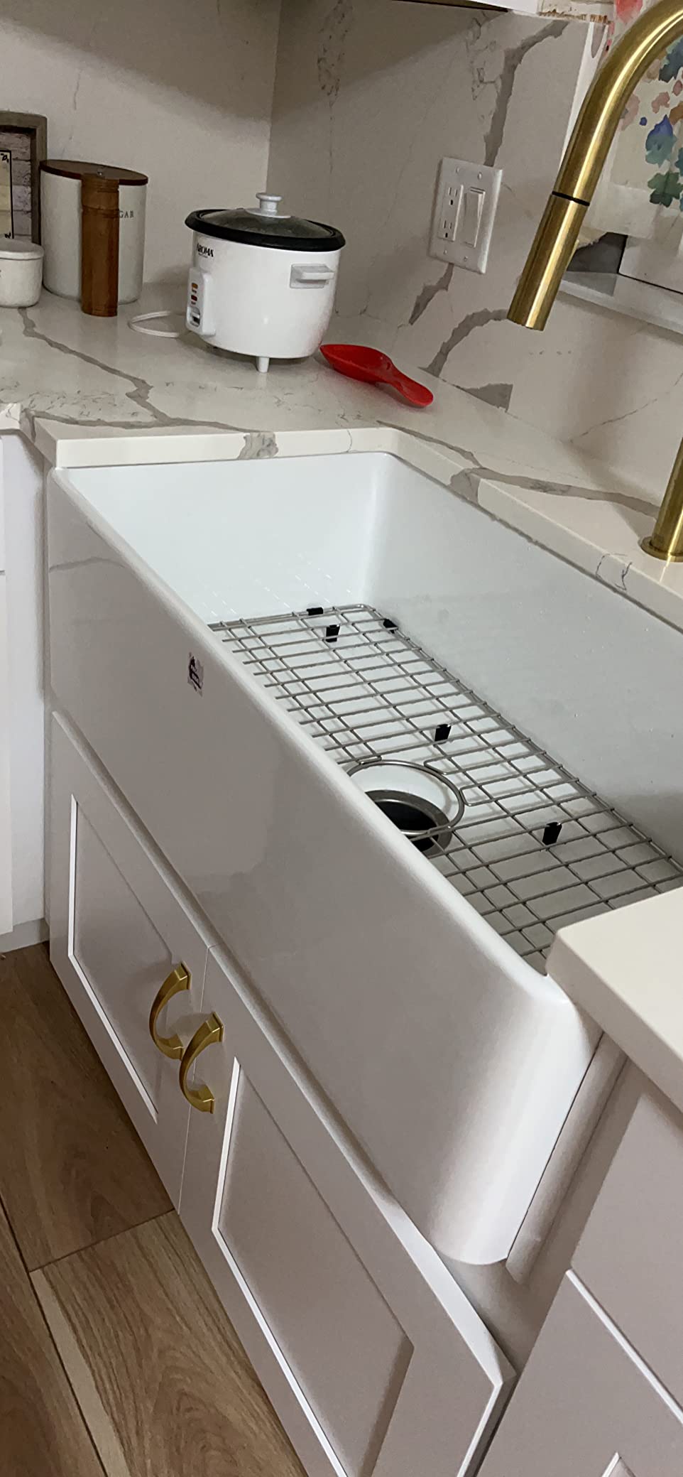 GETPRO White Farmhouse Kitchen Sink 30 inch Fireclay Apron Front Farm Sink Single Bowl Reversible customer photo 1