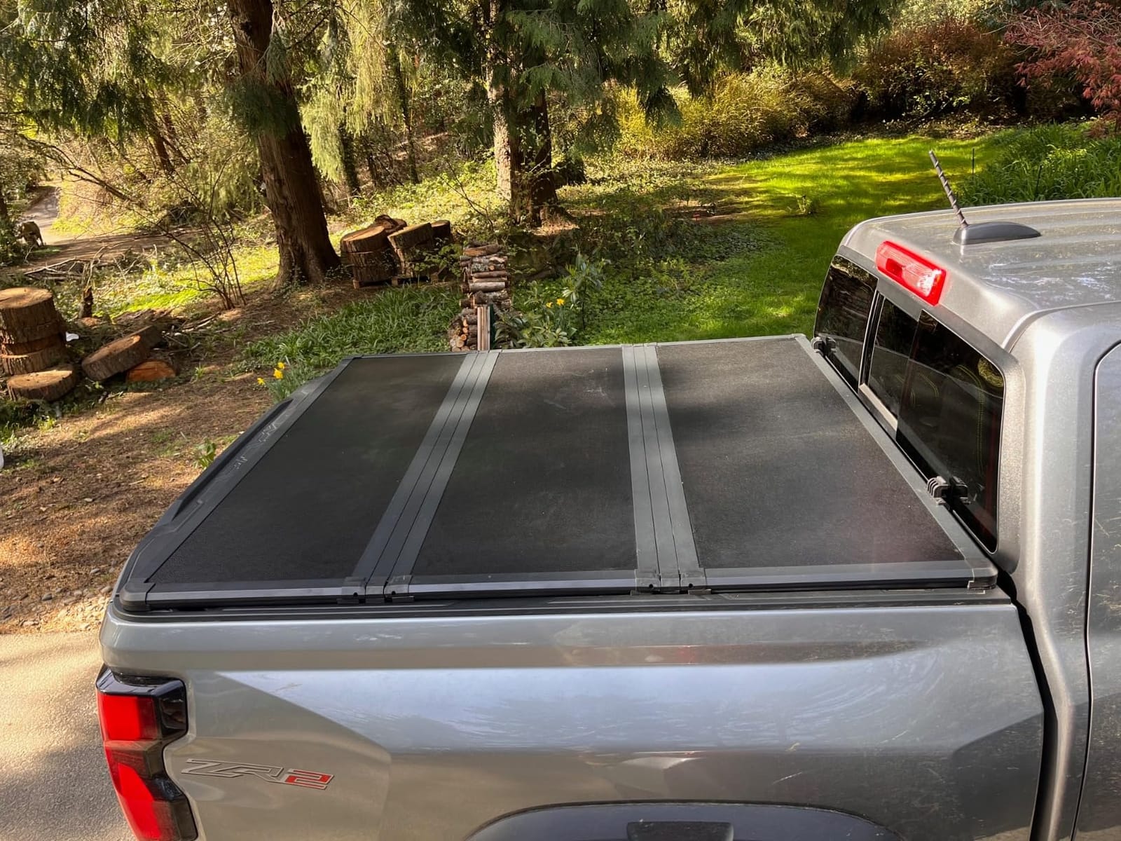 YITAMOTOR Hard Tri-Fold Tonneau Cover for 2015-2026 Colorado/Canyon 5.2ft | FRP Hard Tri-folding Truck Bed Tonneau Cover Fit for GMC Canyon/Chevy Colorado 2015-2026 5.2 ft Bed Pickup customer photo 2