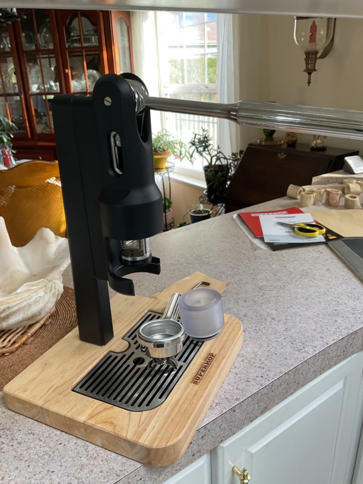 SUPERKOP Espresso & Coffee Maker, Manual Espresso Tool & Machine - Portable, Maintenance Free, Retro Stylish Design, Commercial & Home Purposes - 18 gr Espresso Capacity, Non-Electric - Black customer photo 1