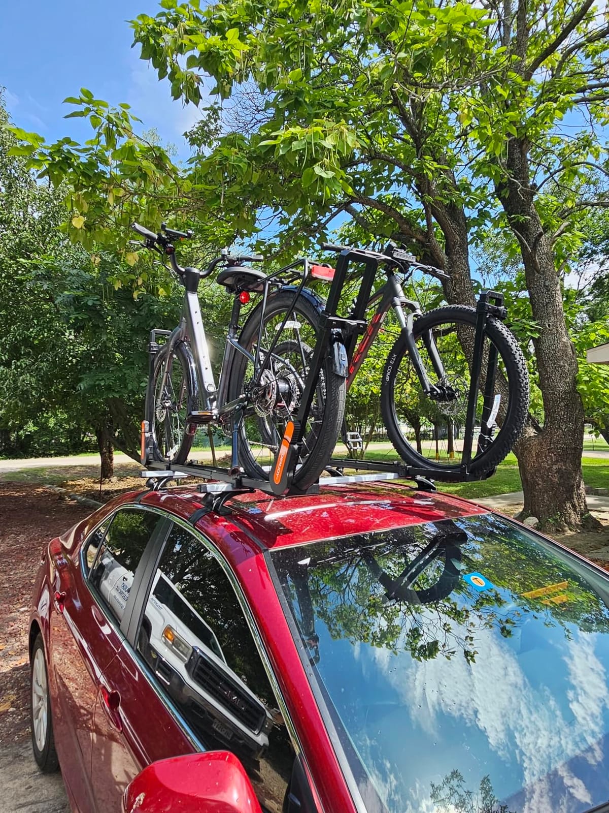 TOOENJOY Rooftop Bike Rack for Car SUV, Upright Roof Mount Bicycle Rack with 2 Arms for Movable Crossbar, 2 Bike Carrier customer photo 2