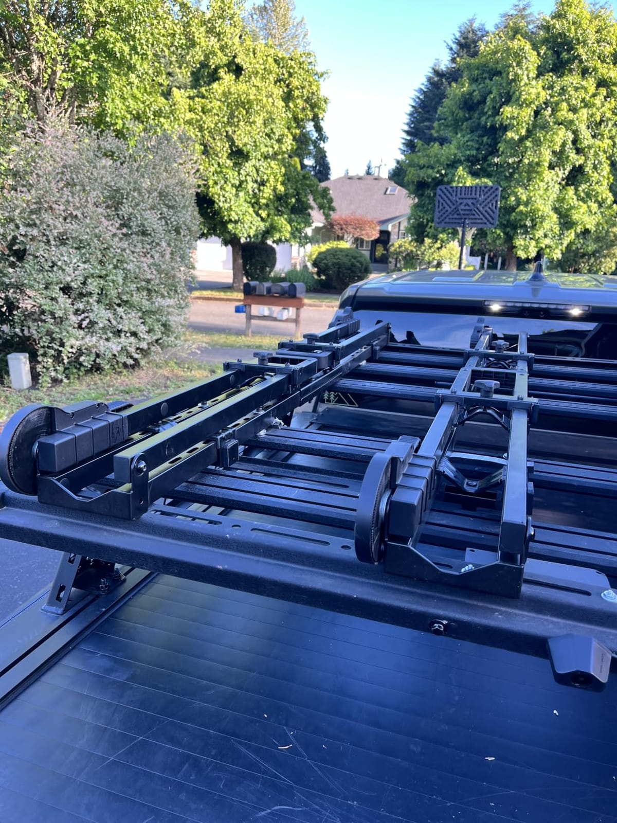 Roof Bike Rack, Upright Dual-Arm Rooftop Bike Carrier for Car SUV | Dual-arm Design for Stable Bike Support, Easy Mounting & 1-handed Operation, Fits Removable Roof Crossbars customer photo 1