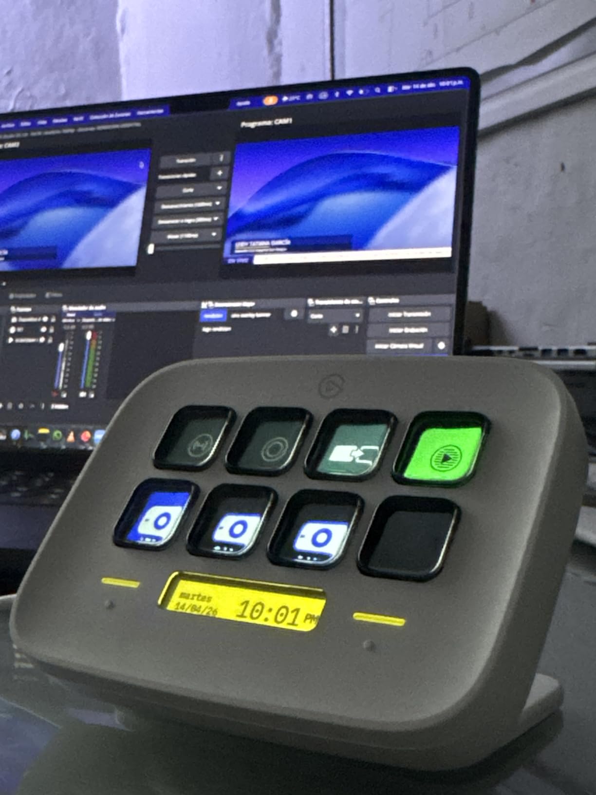 Elgato Stream Deck Neo, 8 Customizable Keys, 2 Touch Points | Automates repetitive tasks, Compatible with Zoom, Teams, Office apps, Smart home control, Zero-plastic packaging customer photo 2
