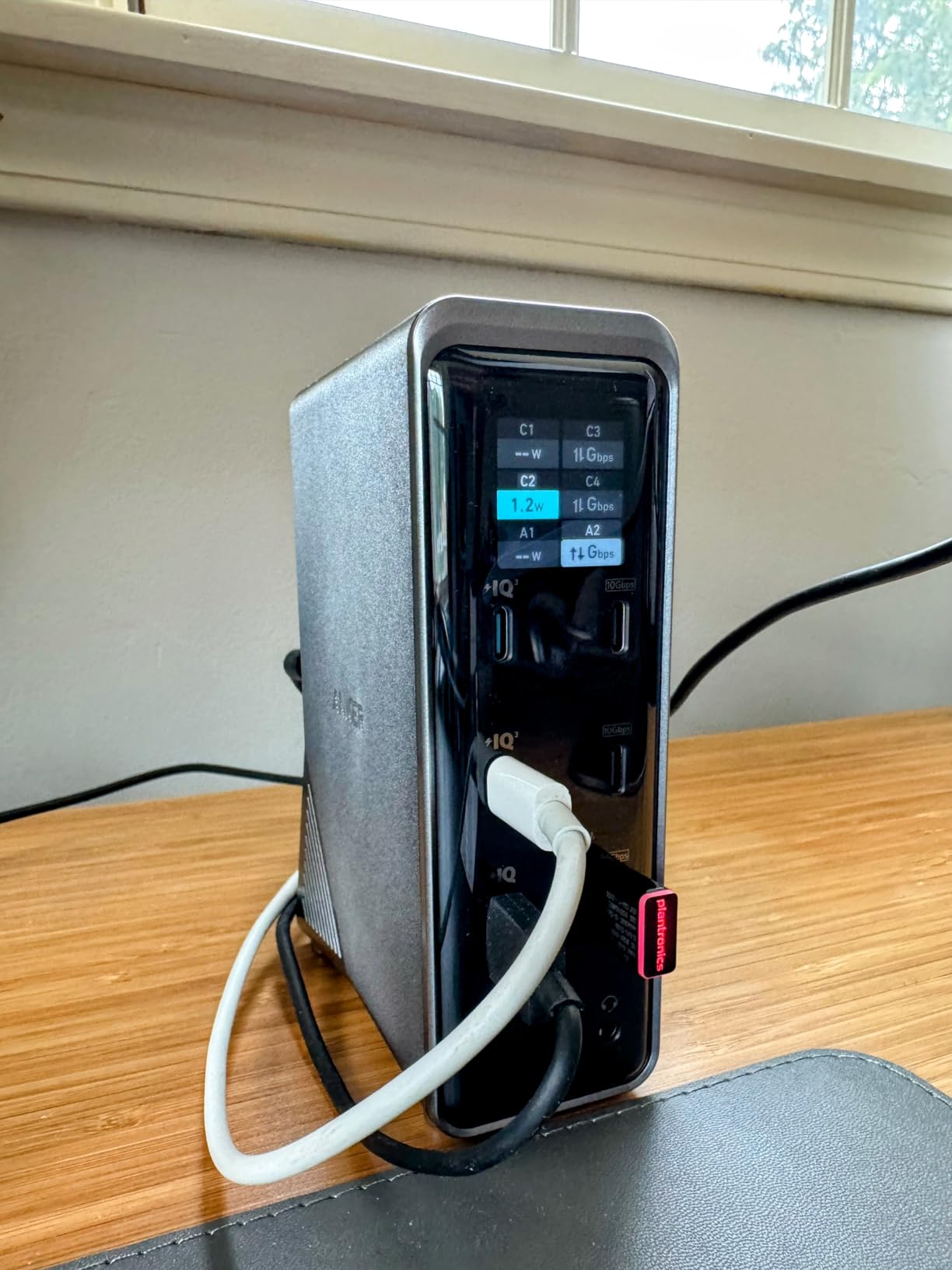 Anker Prime Docking Station, 14-Port with 160W Max Output, 10Gbps Fast Data Transfer, Real-Time Smart Interface, Audio and Ethernet Ports, Dual 4K Displays customer photo 2