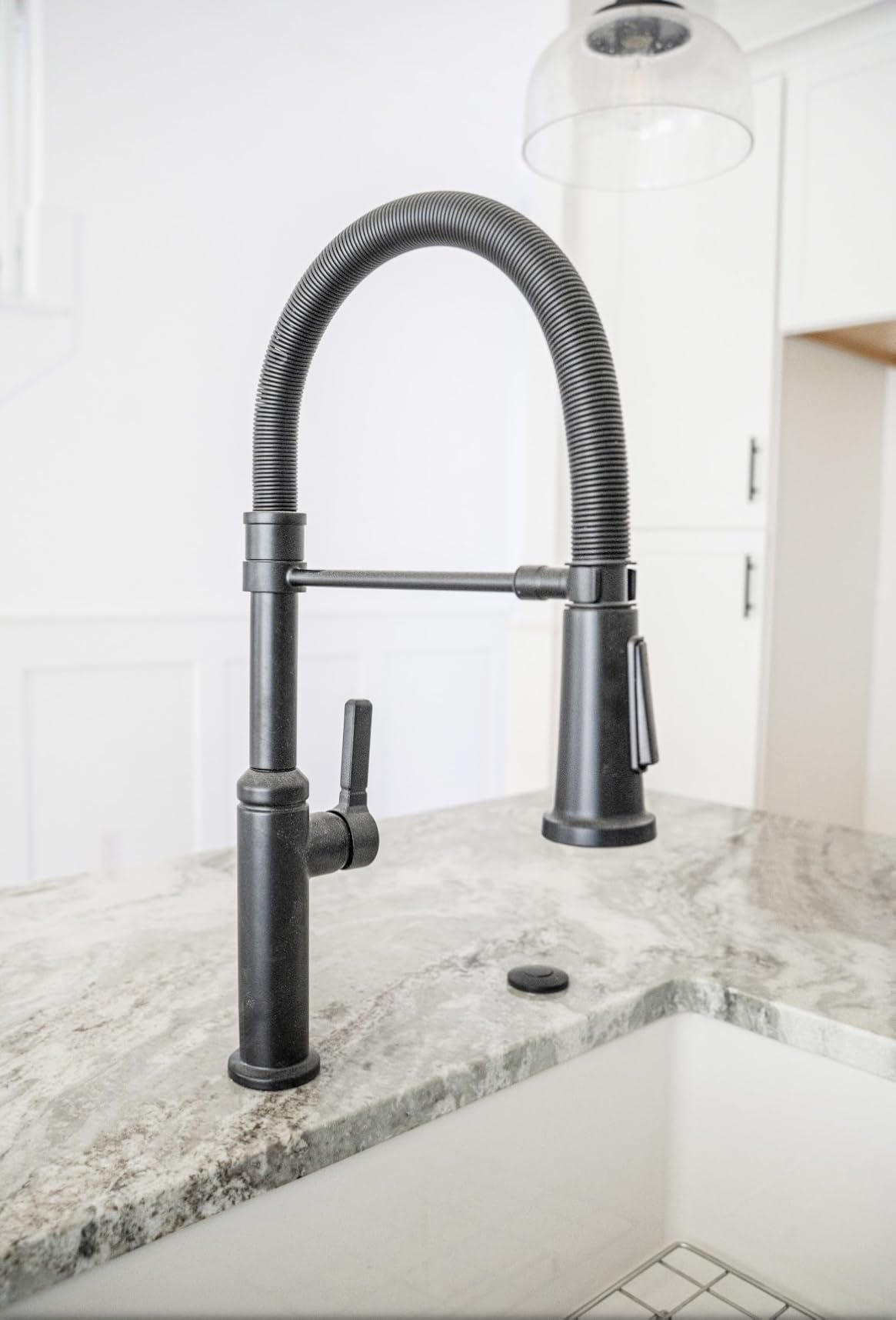 Delta Rhett Pro Style Commercial Kitchen Faucet with Pull Down Sprayer 18829-DST customer photo 2