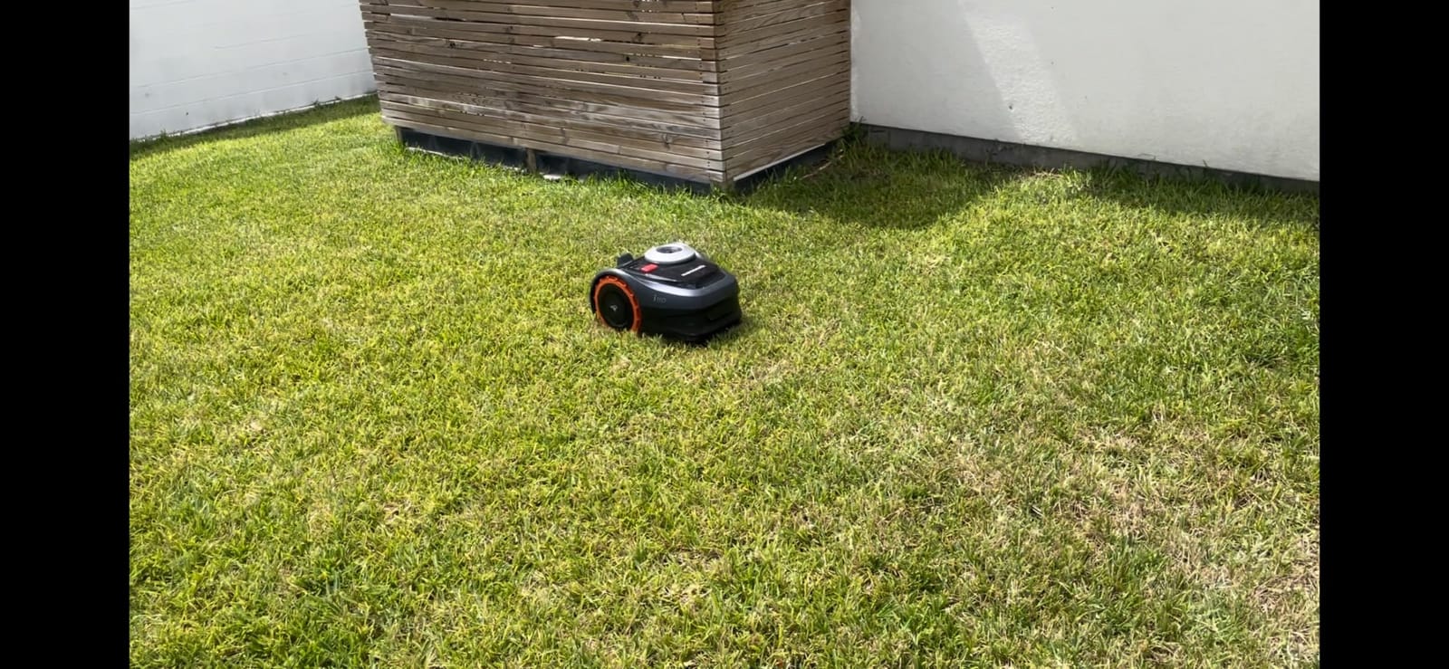 Segway Navimow i110N Robot Lawn Mower Perimeter Wire Free 1/4 Acre RTK+Vision Robotic Lawnmower, AI-Assisted Mapping, Virtual Boundary, APP Control, 58dB(A) Quiet, Multi-Zone Management customer photo 1