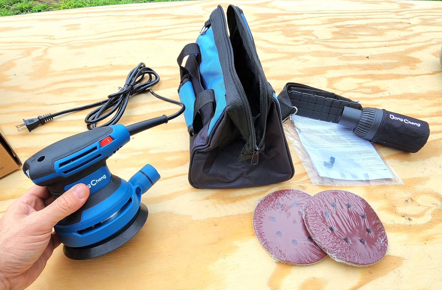 Dong Cheng 5-Inch Random Orbital Sander 3.2A 12800OPM Electric Palm Sander, 6 Variable Speeds, with 20pcs Sandpaper & Detachable Dust Bag, Power Sander for Woodworking, Sanding & Polishing customer photo 2