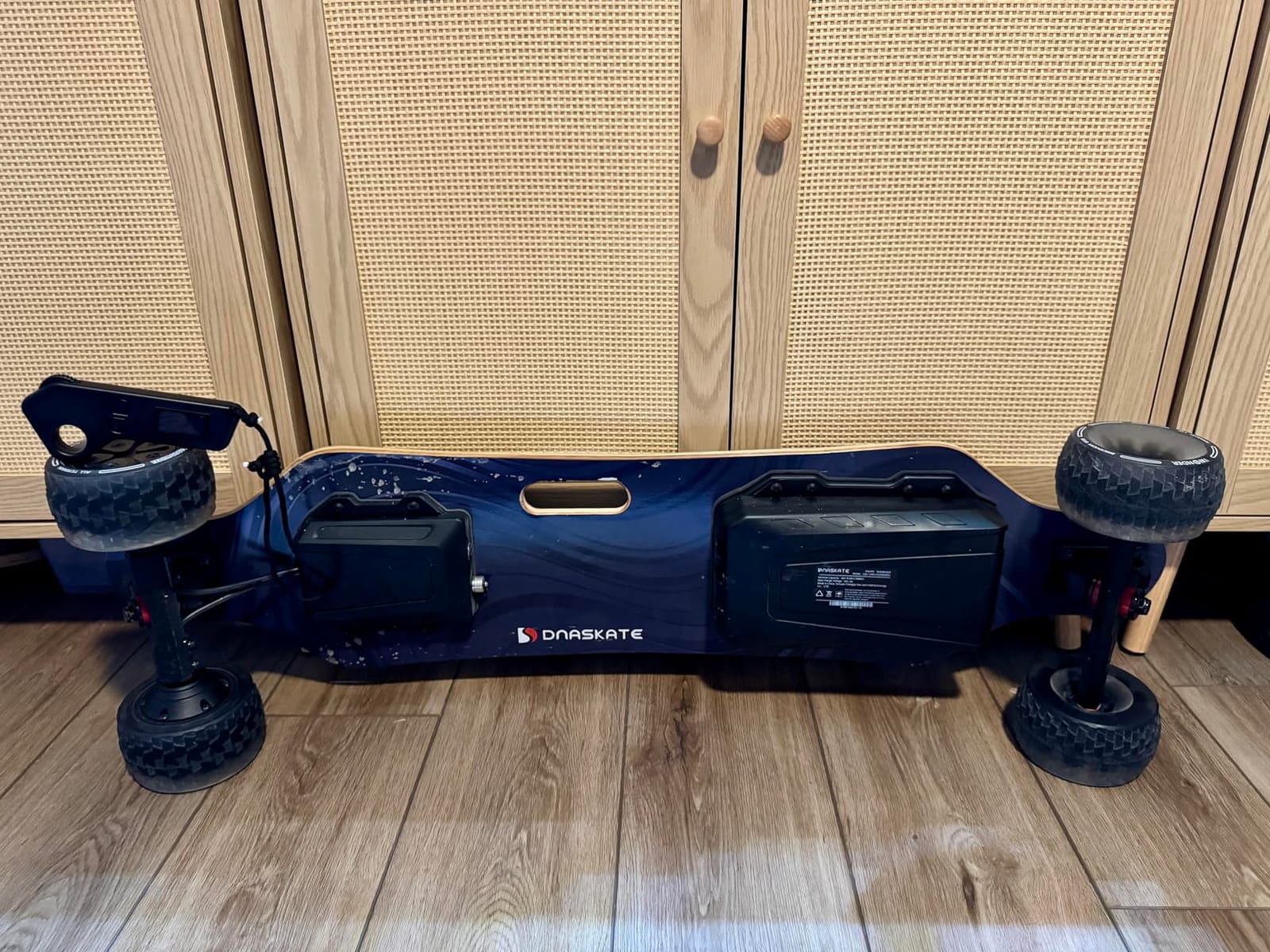 V4/V20 Electric Skateboard with Remote, 28 Mph Top Speed, 22 Miles Range, 1200W Hub-Motor, Longboard Skateboard for Adults & Teens customer photo 2
