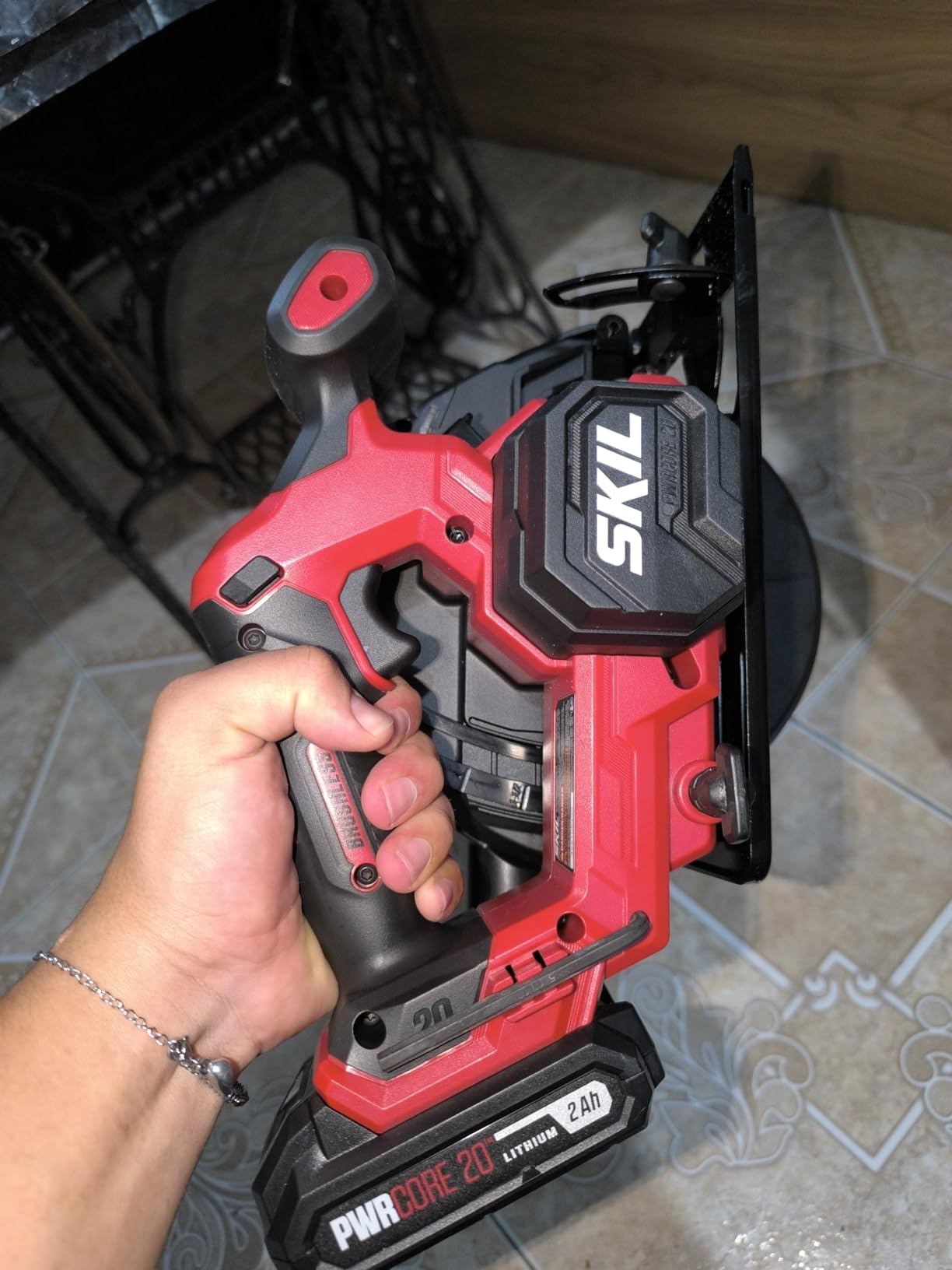 SKIL PWR CORE 20 Brushless 20V 6-1/2-Inch Cordless Compact Circular Saw Kit for Wood Cutting, Includes 2.0Ah Battery and Charger - CR6413B-11 customer photo 2