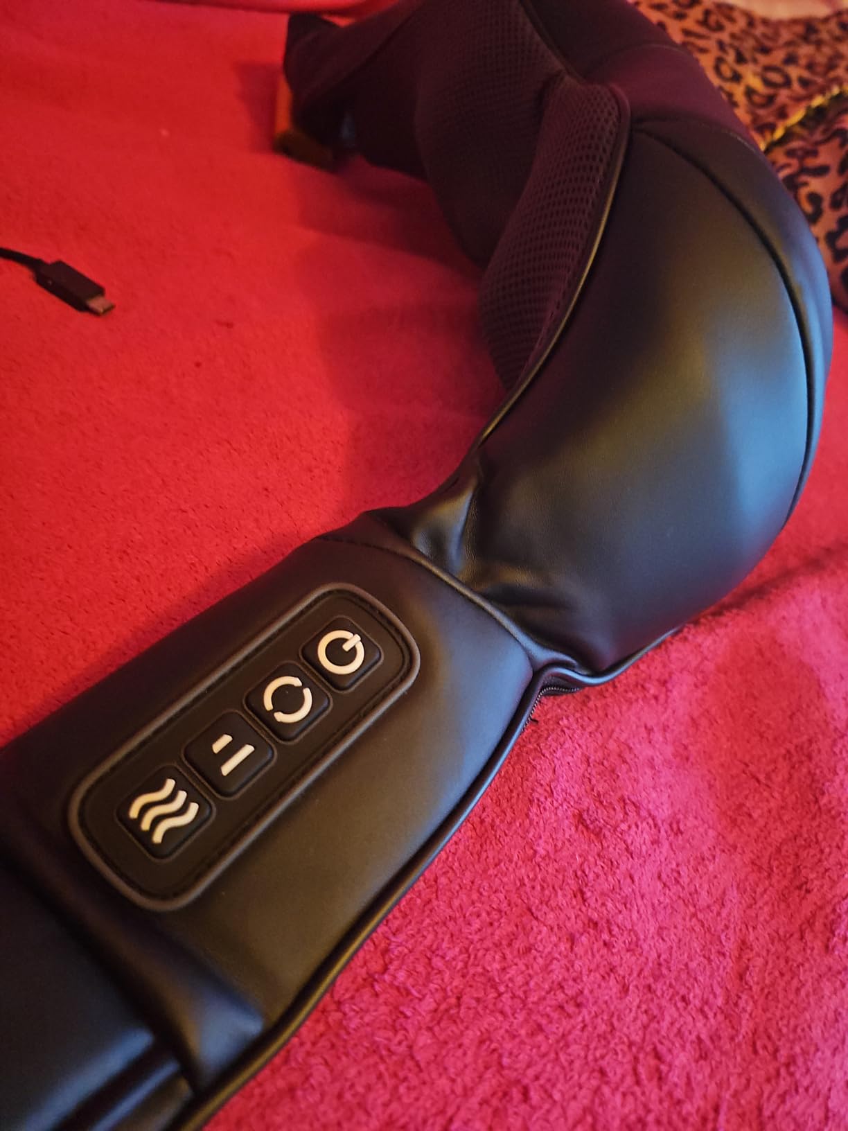 COMFIER Cordless Neck and Shoulder Massager with Heat, Wearable 4D Shiatsu Deep Tissue Kneading for Desk Workers and Drivers, Hands-Free Straps, FSA Eligible HSA Gift, Midnight Black customer photo 1