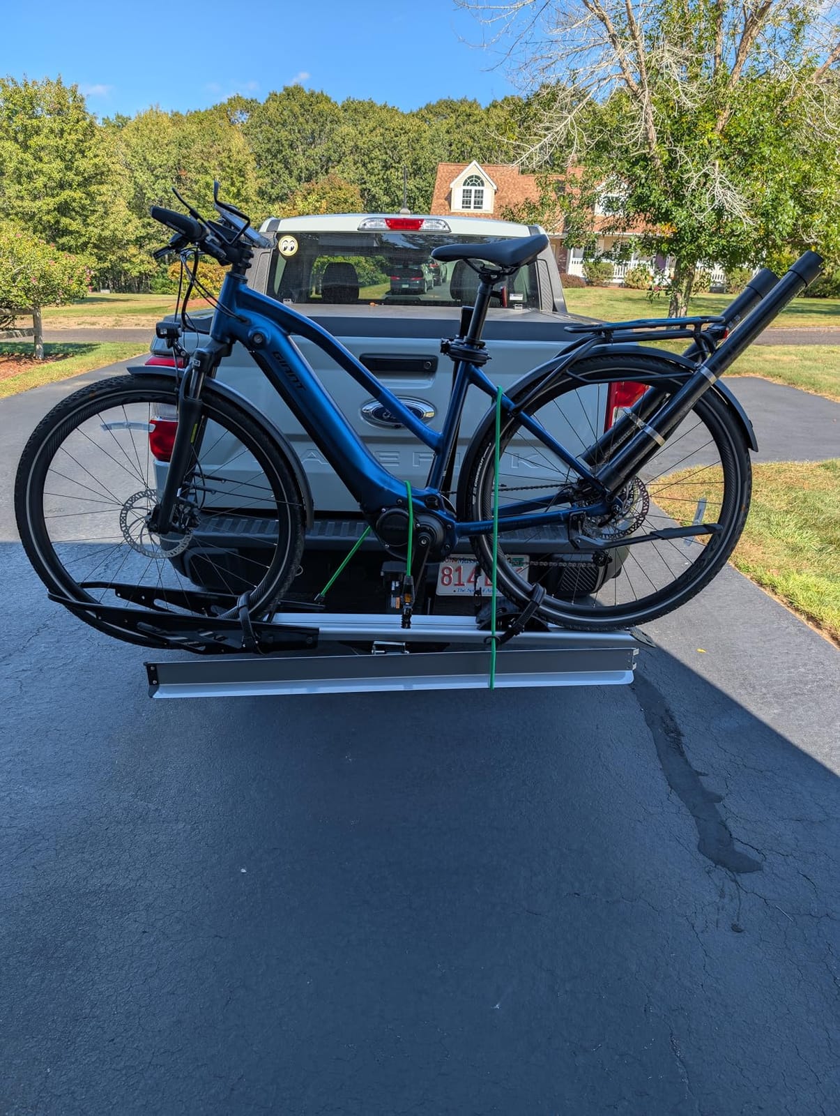 Young Hitch Mount Single Bike Rack with Ramp, 100 lbs Capacity | For Electric Bike, Bike Carrier for Truck, Trailer, RV, SUV customer photo 1