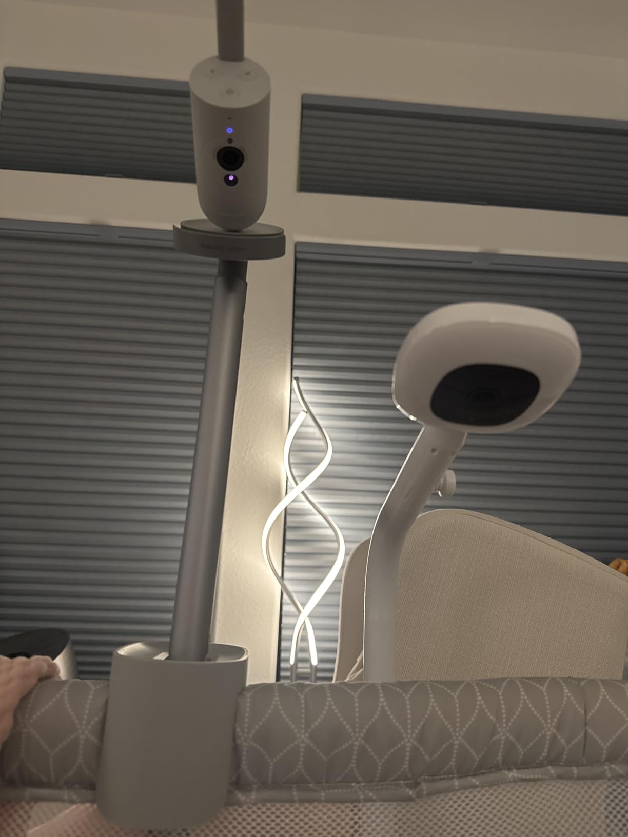 Philips Avent Premium Connected Baby Monitor, Smart Baby Monitor with App, 1080p Camera, SenseIQ Sleep & Breathing Motion Tracking, Cry Detection & Translation, Two-Way Audio, Night Vision, SCD973/37 customer photo 1