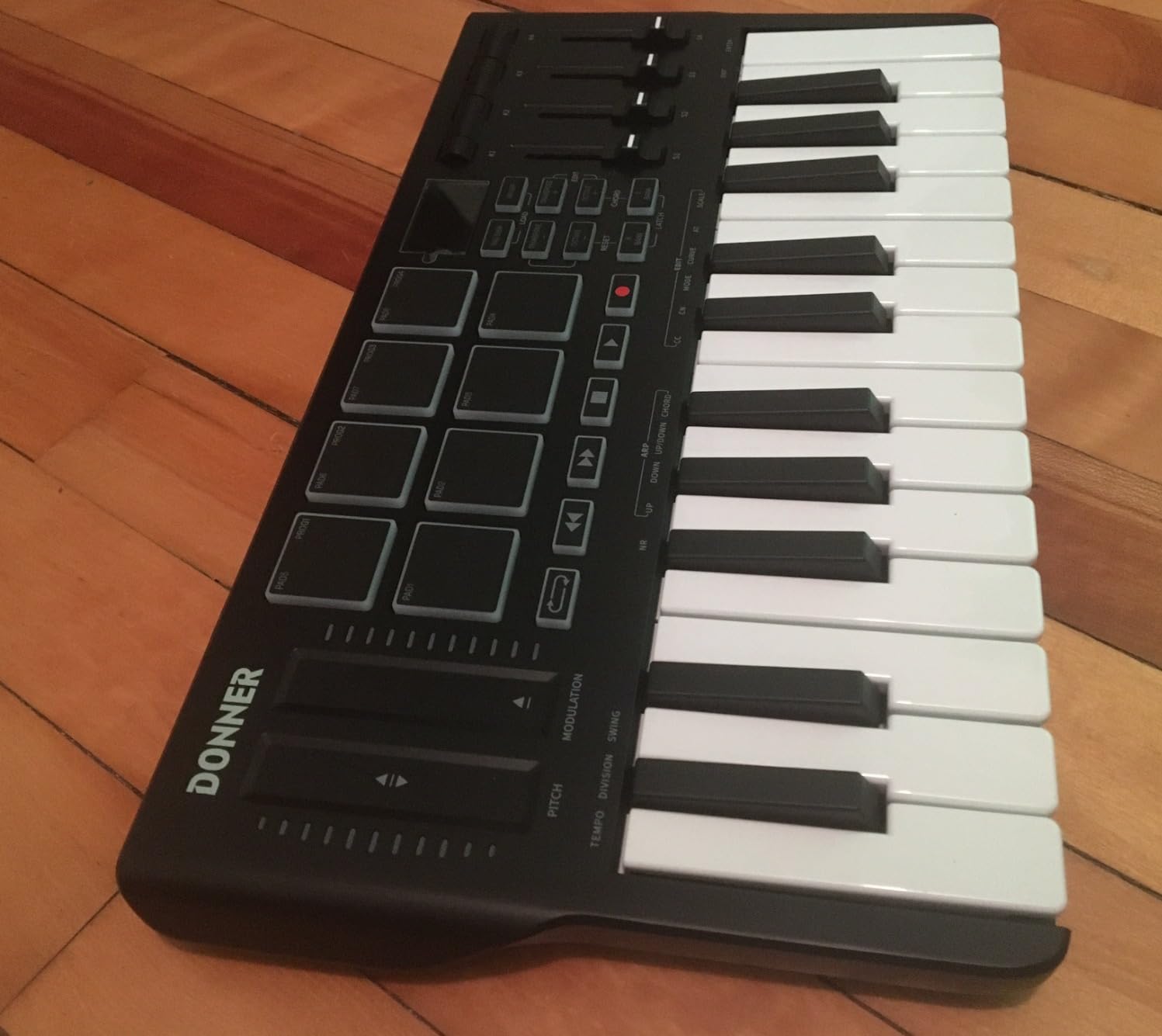Donner DMK 25 Pro USB-C MIDI Keyboard Controller, 25 Key Portable Mini MIDI Keyboard with 8 Drum Pads, OLED Display, 16 Smart Scales, Arpeggio, 4 DAW Software customer photo 1