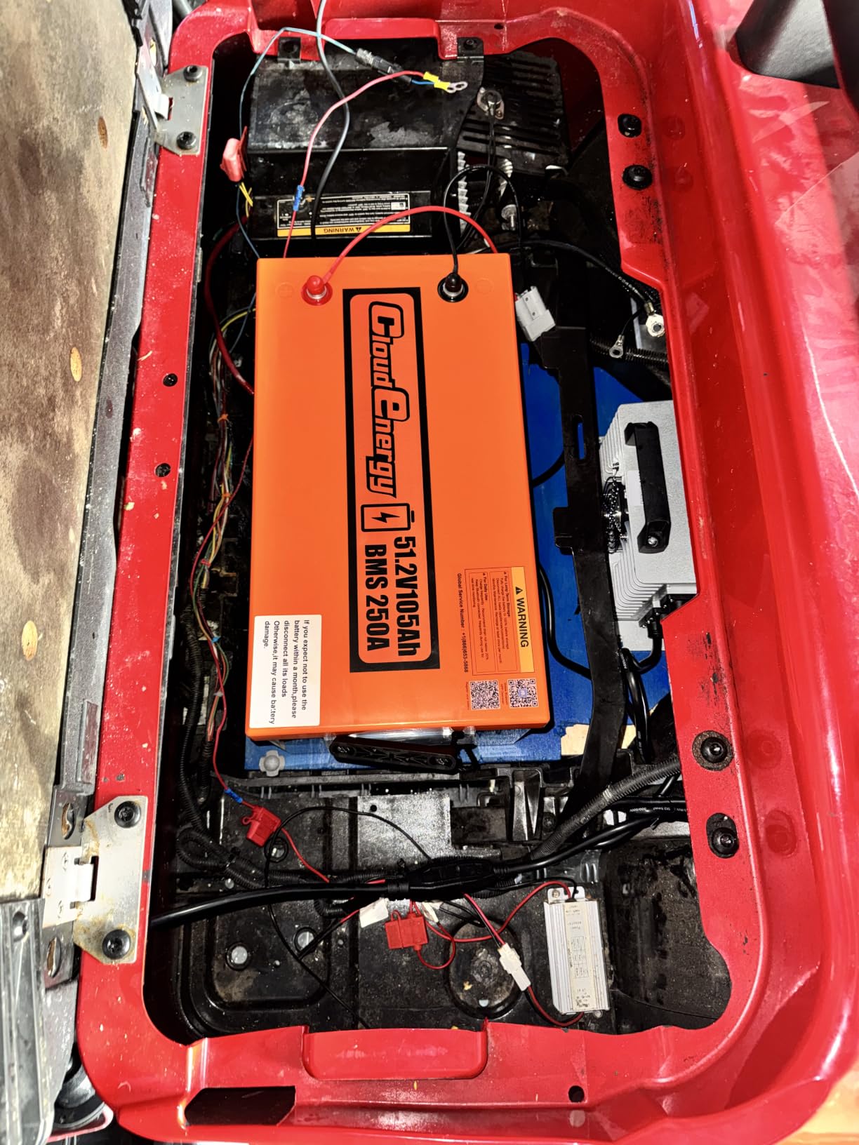 Cloudenergy 48V(51.2V) 105Ah LiFePO4 Lithium Golf Cart Battery Built-in 250A BMS,with Mobile APP,Touch Monitor and retention strap,6000+ Cycles,Perfect for Golf Carts(GFA48V-105AH With Charger) customer photo 1