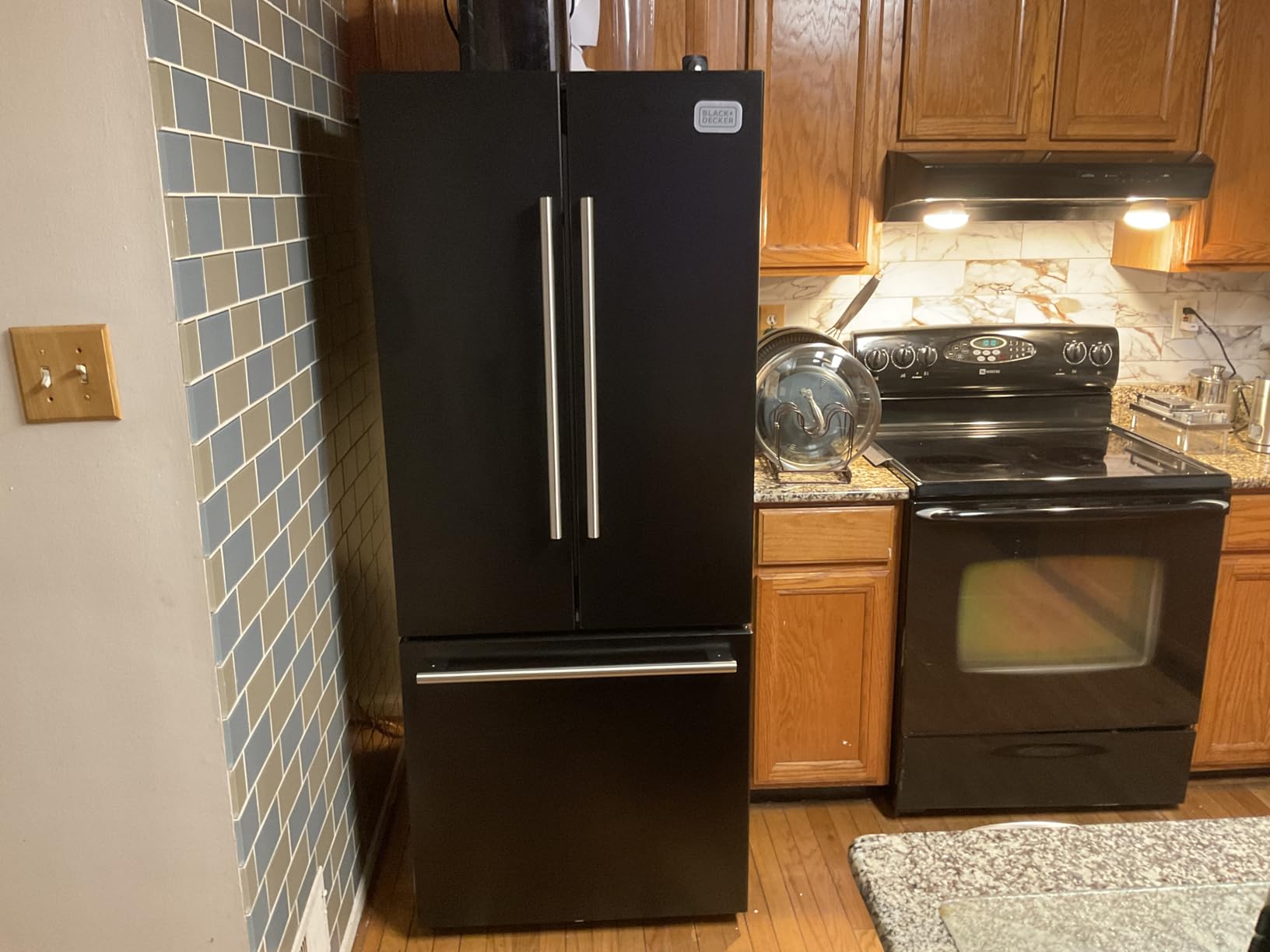 BLACK+DECKER 16 Cu. Ft. French Door Refrigerator, Built-in Ice Maker, White | Full Size Refrigerator with Bottom Mount Freezer Drawer, Frost Free, ENERGY STAR certified, Auto Defrost customer photo 2