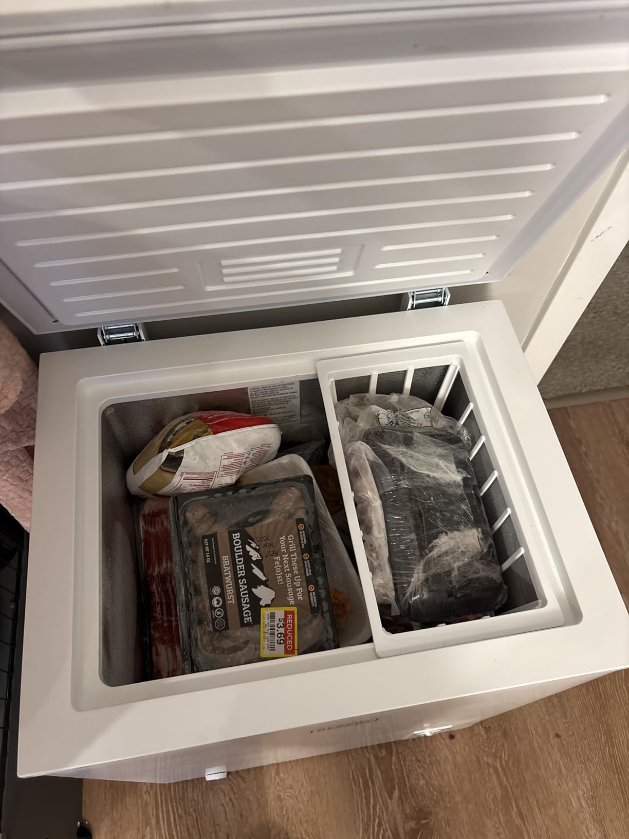 BLACK+DECKER 16.2 Cu. Ft. Chest Freezer, R600a Refrigerant, BCF1620E, White | Deep Freezer with Top Opening, Chest with 2 Removable Storage Baskets, Mechanical Temperature Control, Manual Defrost customer photo 1