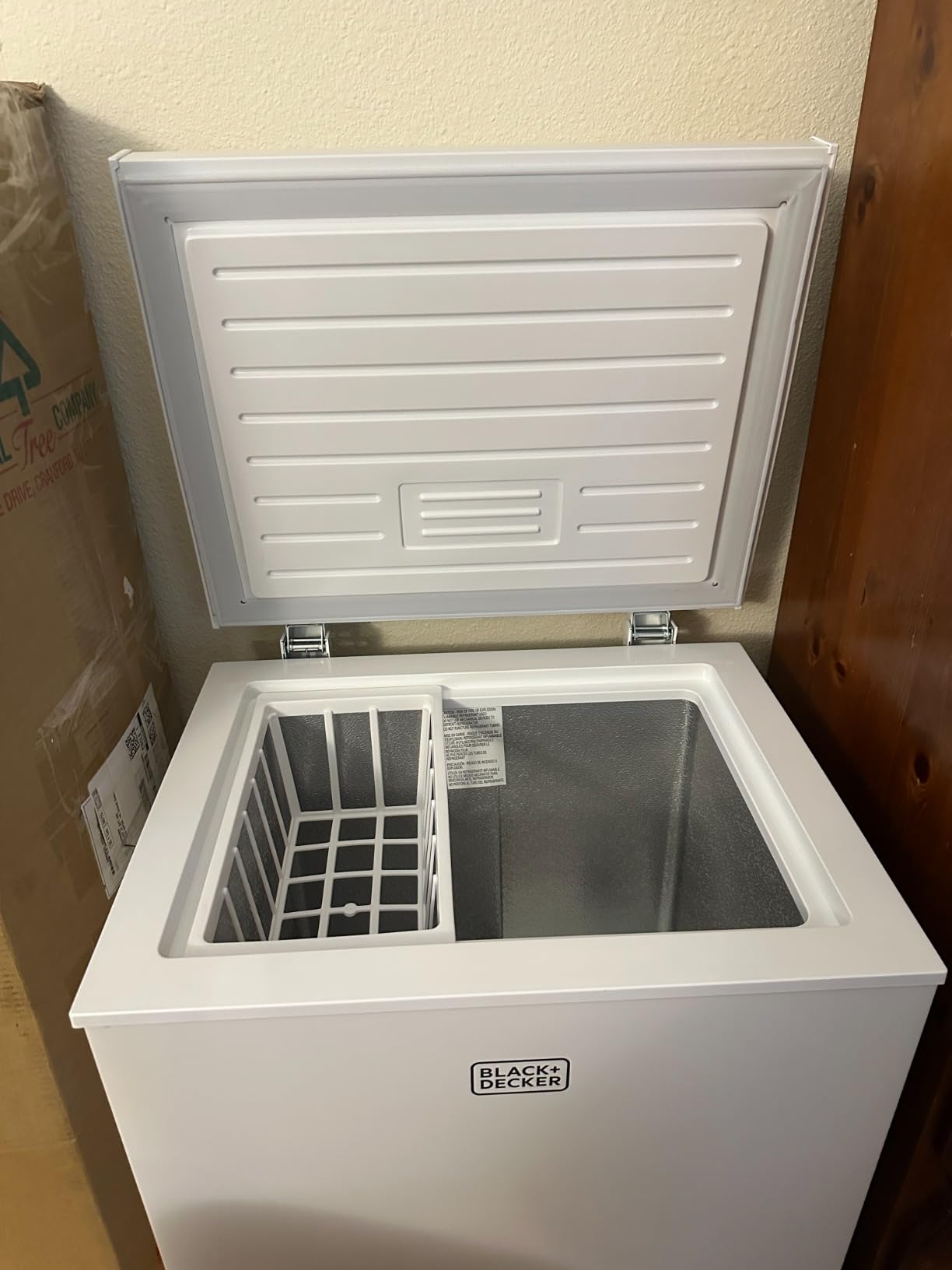 BLACK+DECKER 2.0 Cu. Ft. Compact Chest Freezer, BCFK206, White | Deep Freezer Holds Up to 70 Lbs. of Frozen Food, Removable Storage Basket, Mechanical Temperature Control, Manual Defrost customer photo 1