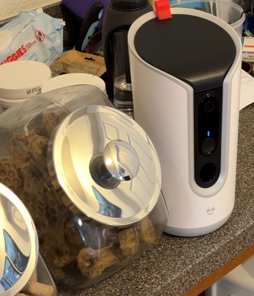 Geeni Pet Treat Dispenser with Camera - 2K HD WiFi Enabled, Dog and Cat Automatic Smart Feeder, Two-Way Audio, Night Vision, Auto-Follow, Remote Access with App, Alexa and Google Compatible, White customer photo 2