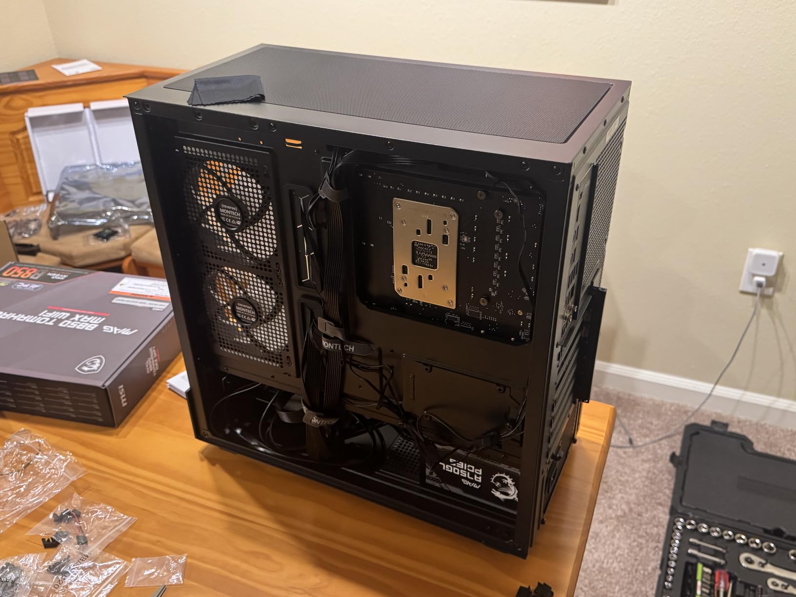 MONTECH XR-B, ATX Mid-Tower PC Gaming Case, 3x120mm ARGB PWM Fans Pre-Installed, Full-View Dual Tempered Glass Panel, Wood-Grain Design I/O Interface, 4090 GPUs, 360mm Radiator Support, Black customer photo 1
