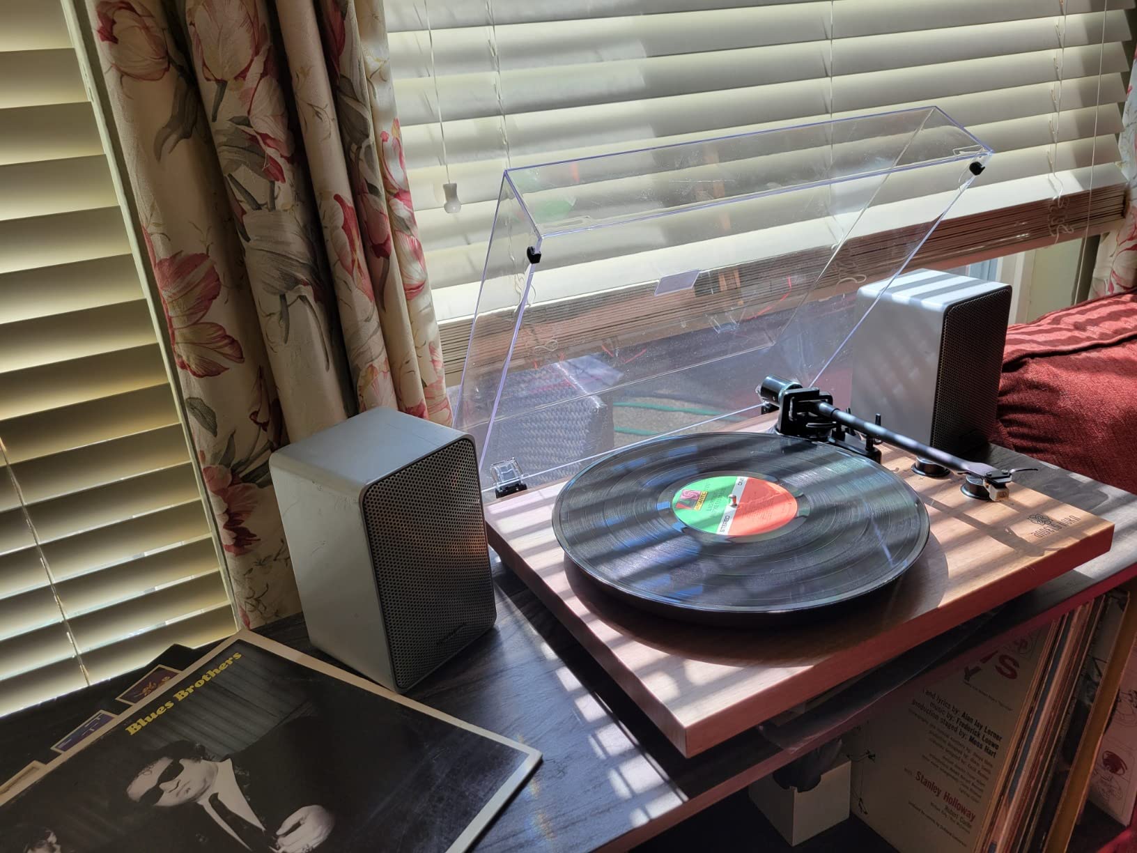 ANGELS HORN Vinyl Record Player with Speakers, Bluetooth Hi-Fi Turntable | Built-in Phono Preamp, Belt Drive 2-Speed, Adjustable Counterweight, Pitch Control customer photo 2