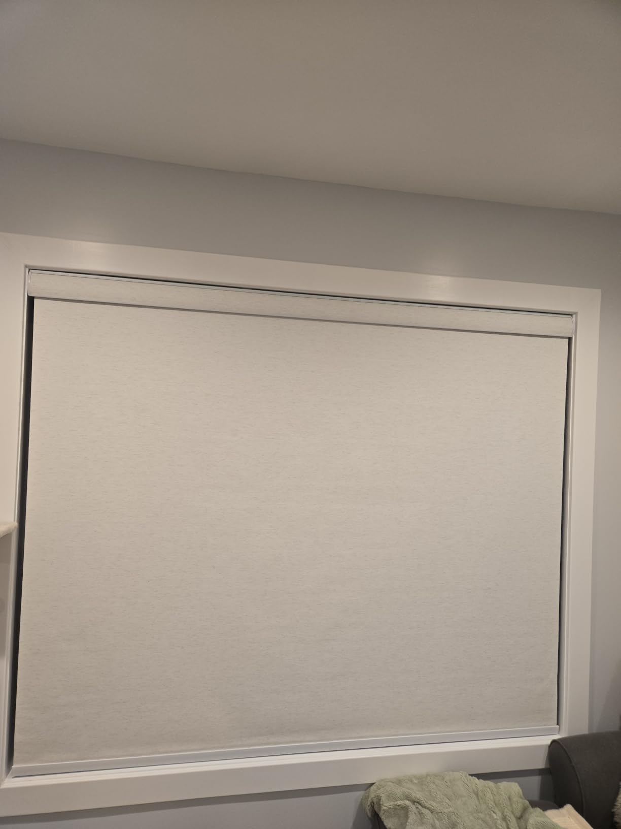 Kincmo Motorized Blinds with Remote,100% Blackout Motorized Roller Shades Work with Apple Homekit,Alexa,Google, Custom Electric Blinds with App,Voice Control (Linen White) customer photo 2